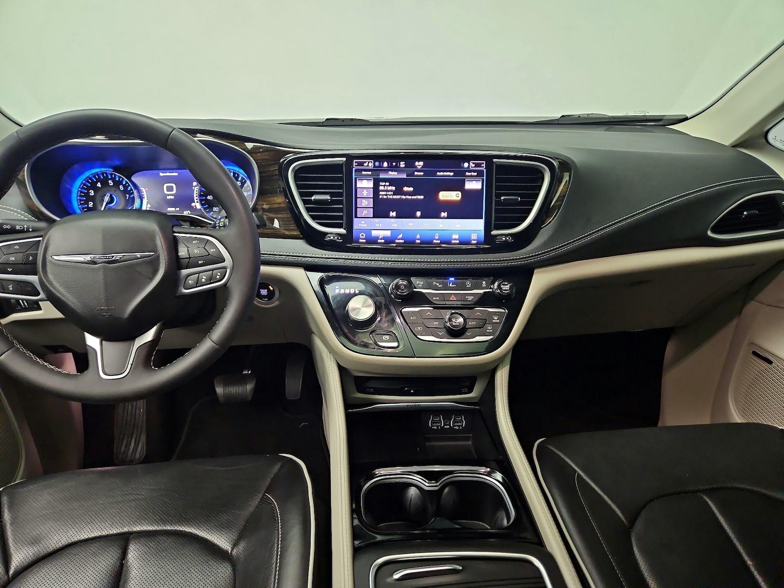 2023 Chrysler Pacifica Limited - Photo 10