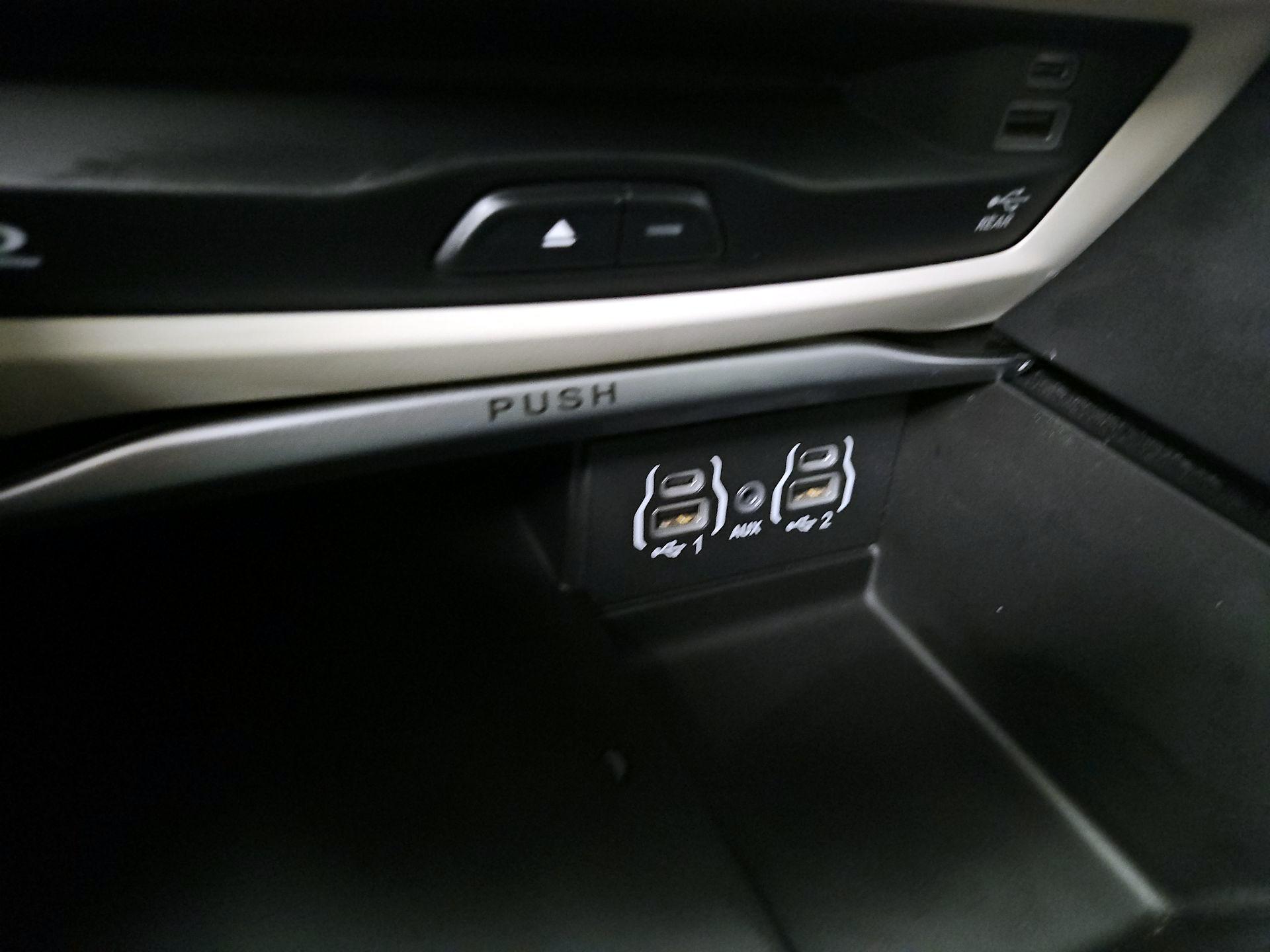 Thumbnail: 2023 Chrysler Pacifica - 19