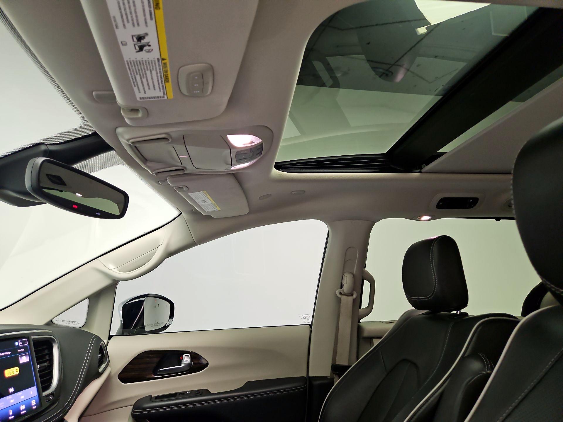 Thumbnail: 2023 Chrysler Pacifica - 20