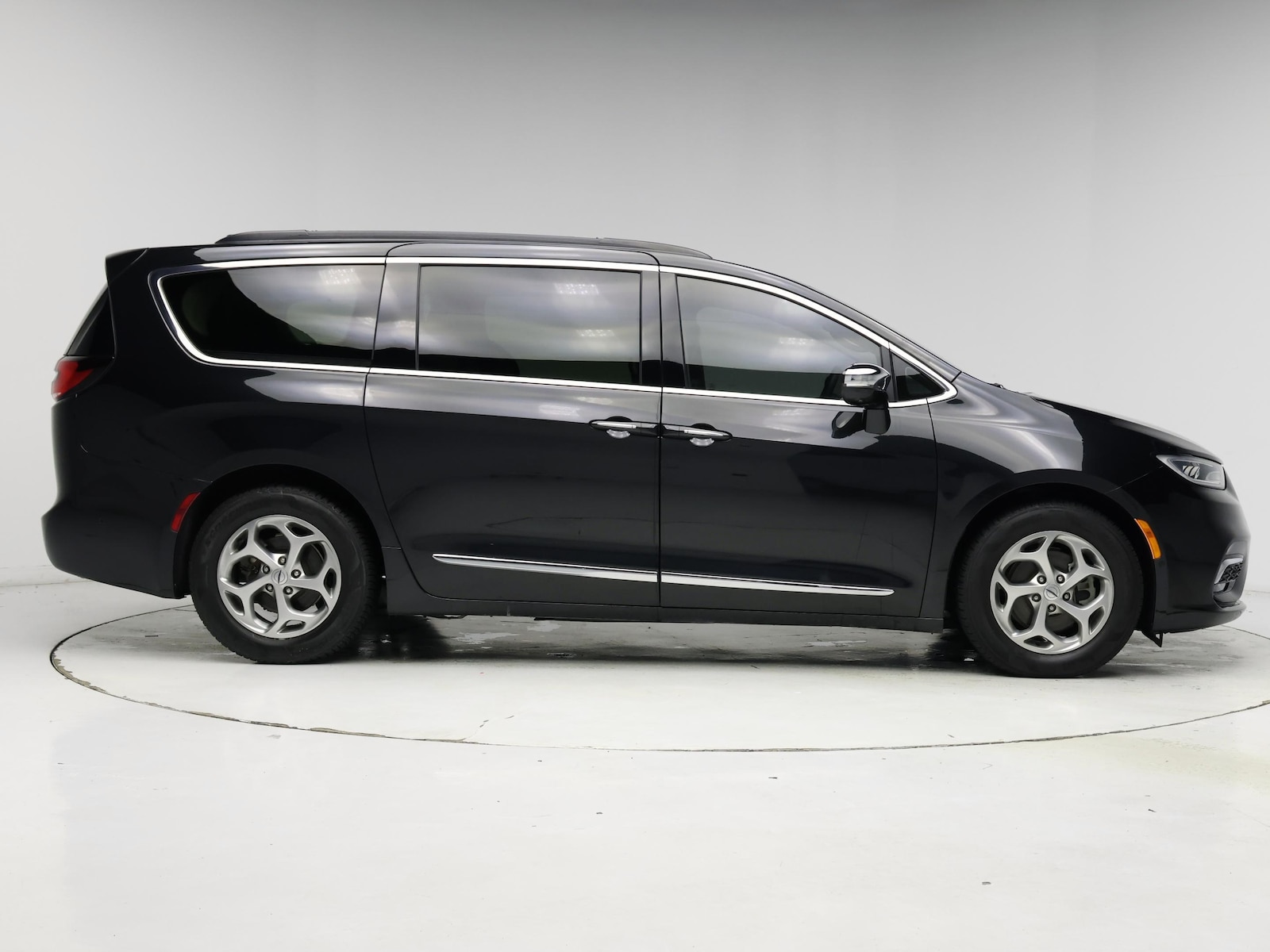 2023 Chrysler Pacifica Limited - Photo 8