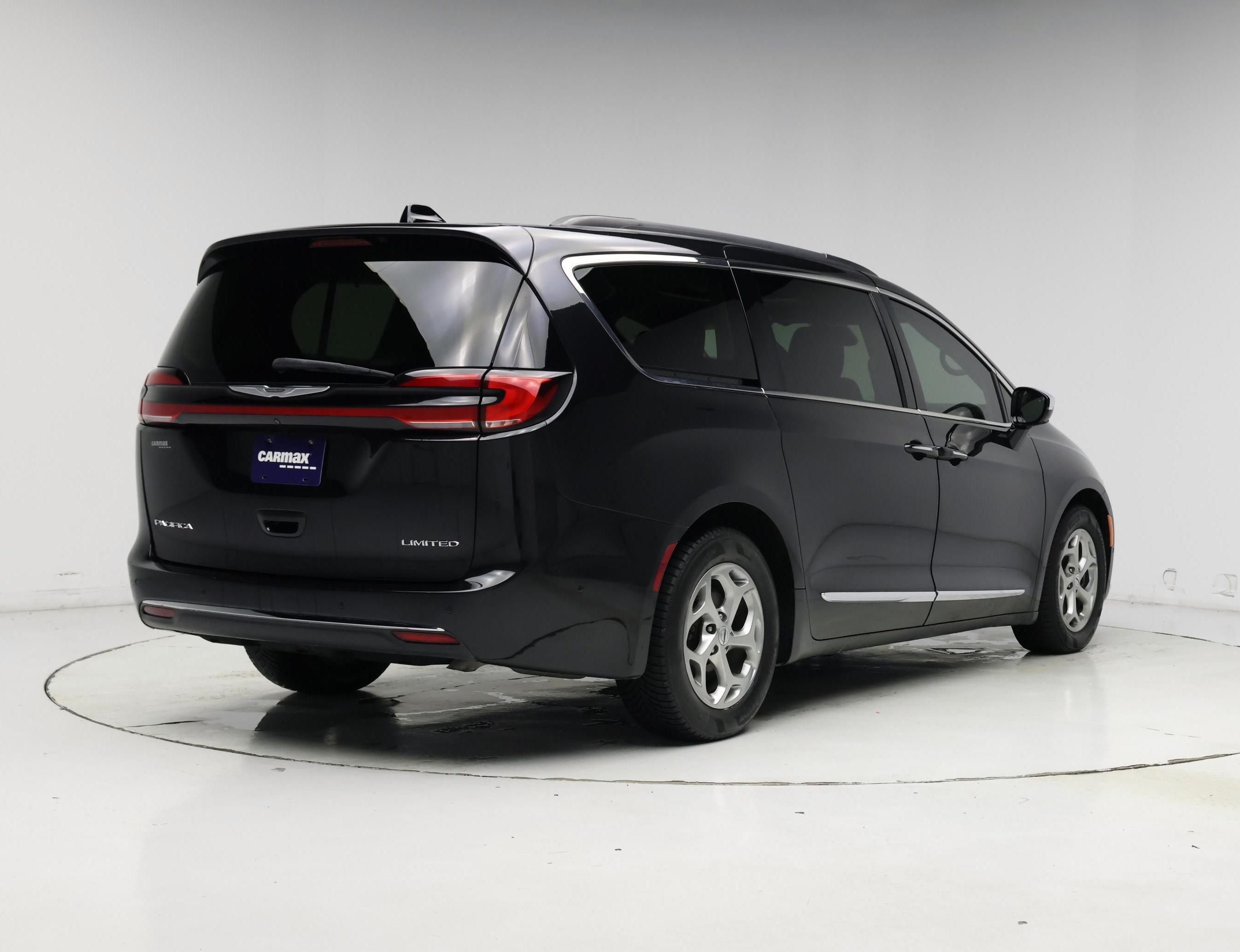 Thumbnail: 2023 Chrysler Pacifica - 8