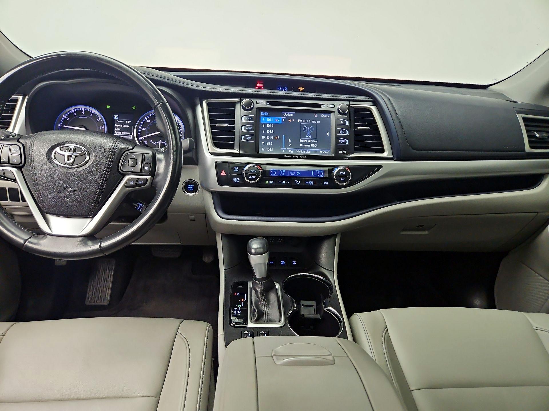 Thumbnail: 2017 Toyota Highlander - 9