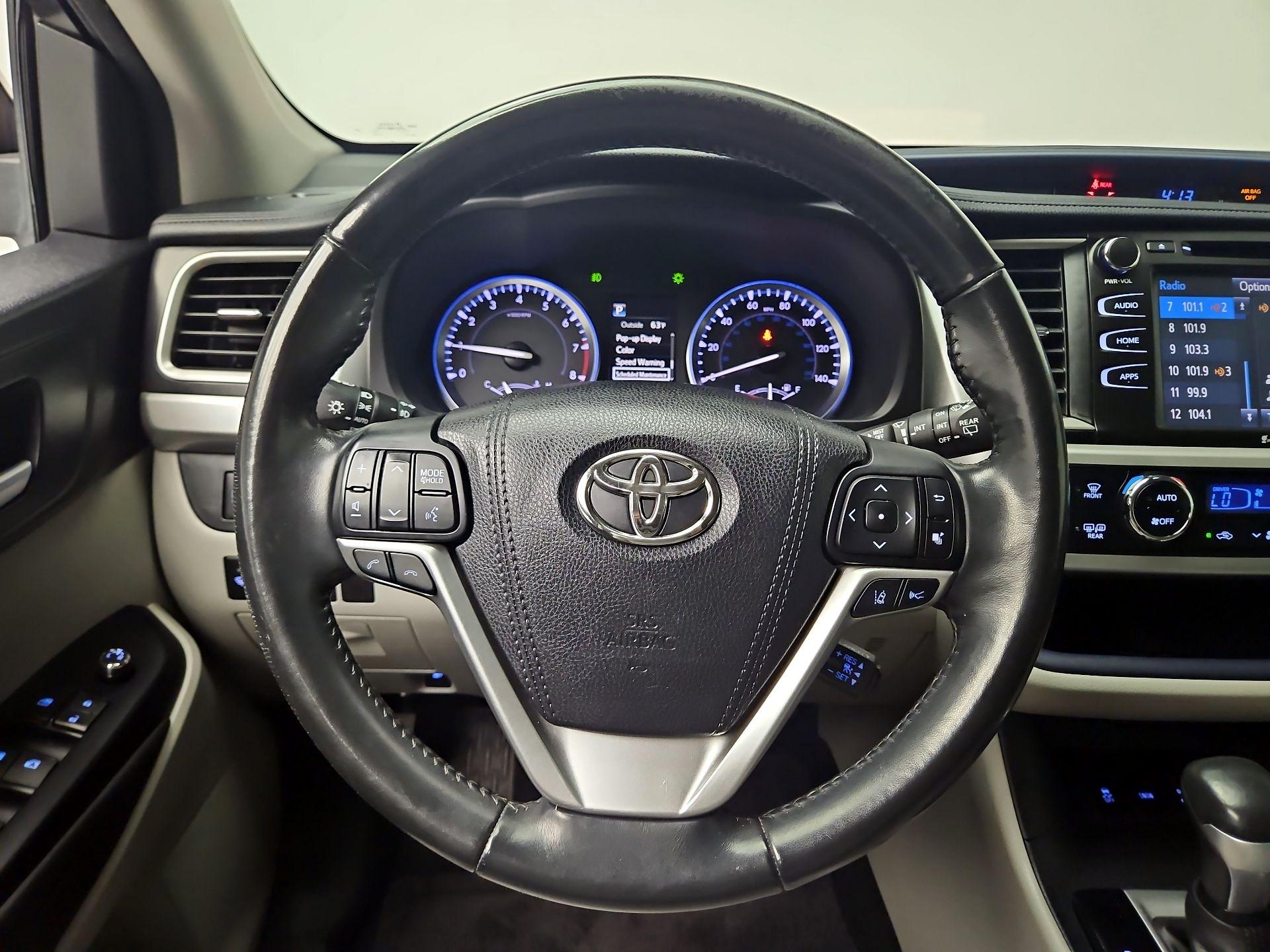 Thumbnail: 2017 Toyota Highlander - 10