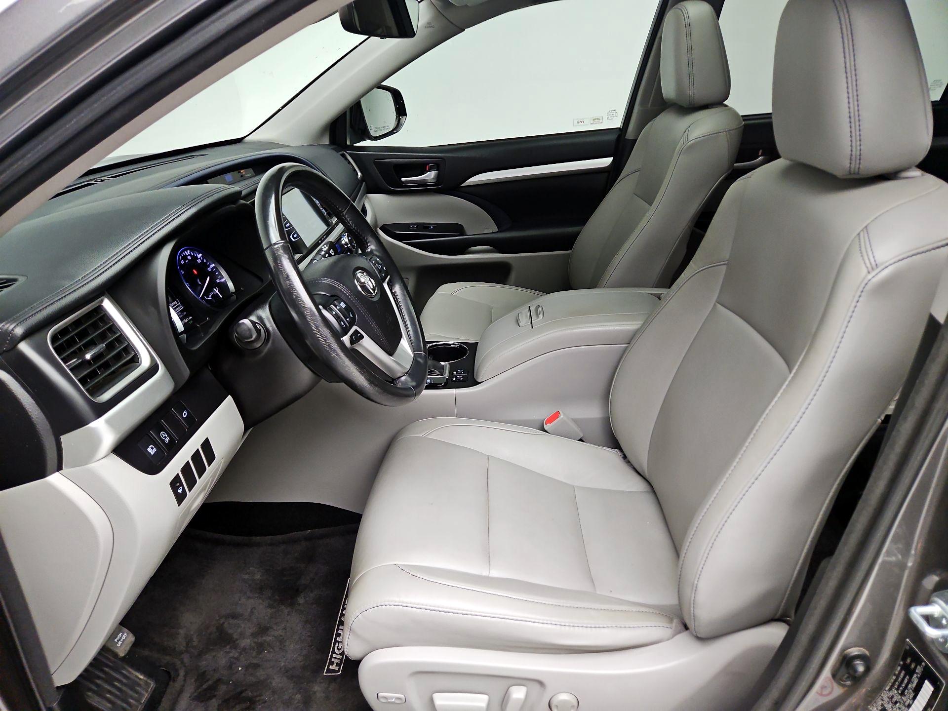 Thumbnail: 2017 Toyota Highlander - 11