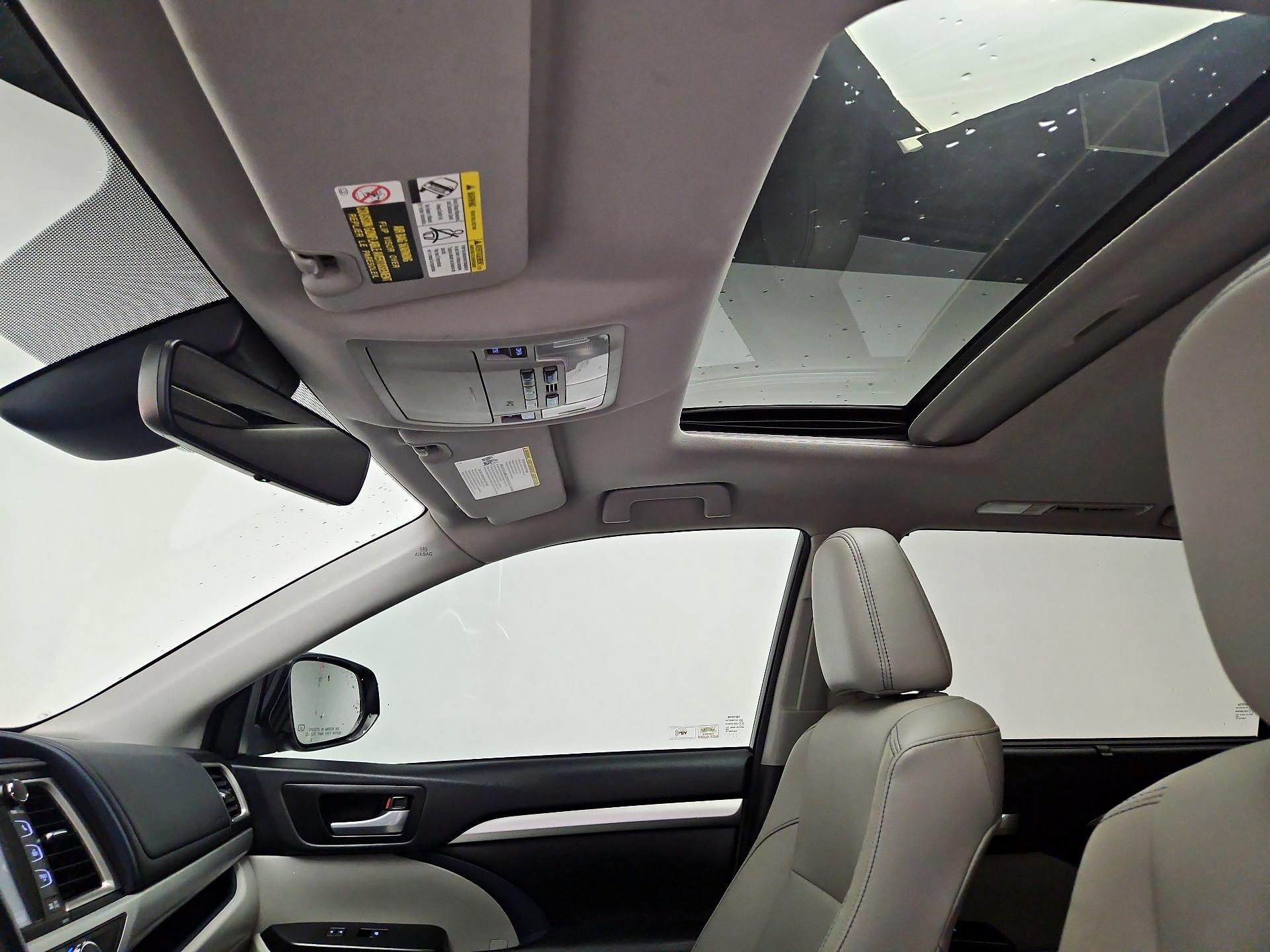 Thumbnail: 2017 Toyota Highlander - 19