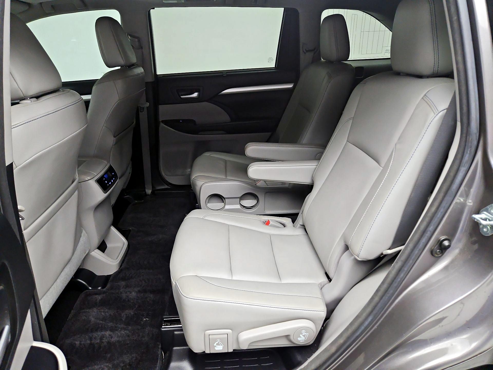 Thumbnail: 2017 Toyota Highlander - 20