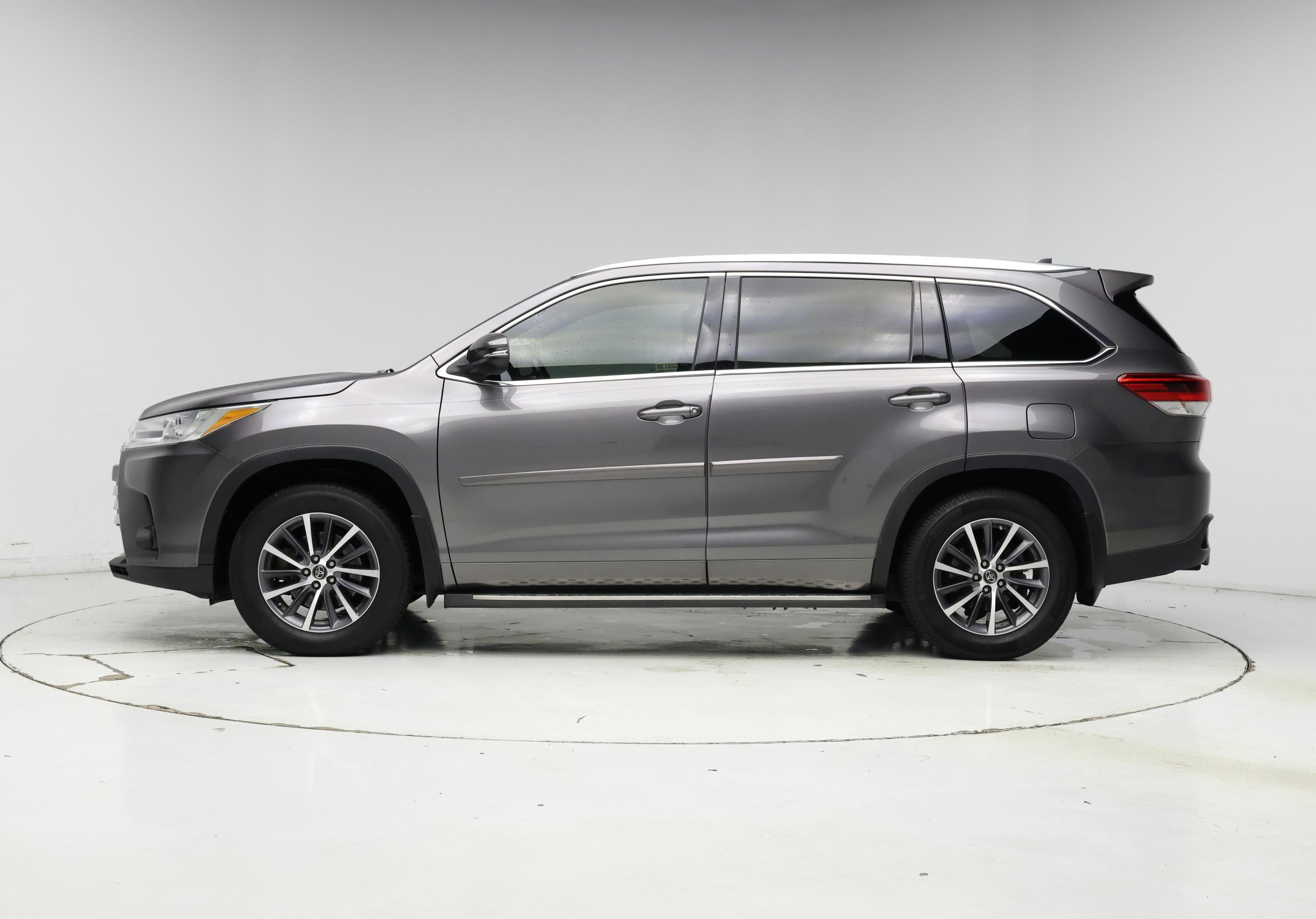 Thumbnail: 2017 Toyota Highlander - 3