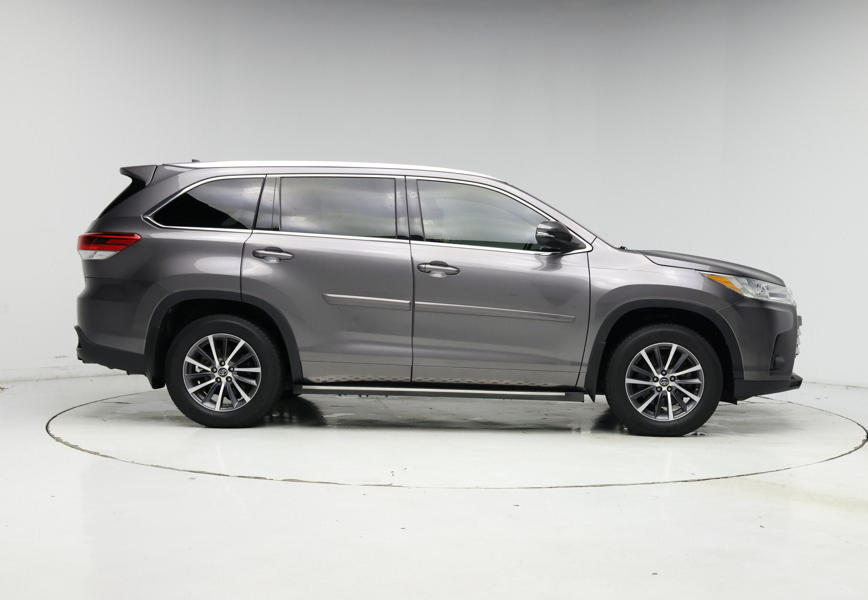 Thumbnail: 2017 Toyota Highlander - 7