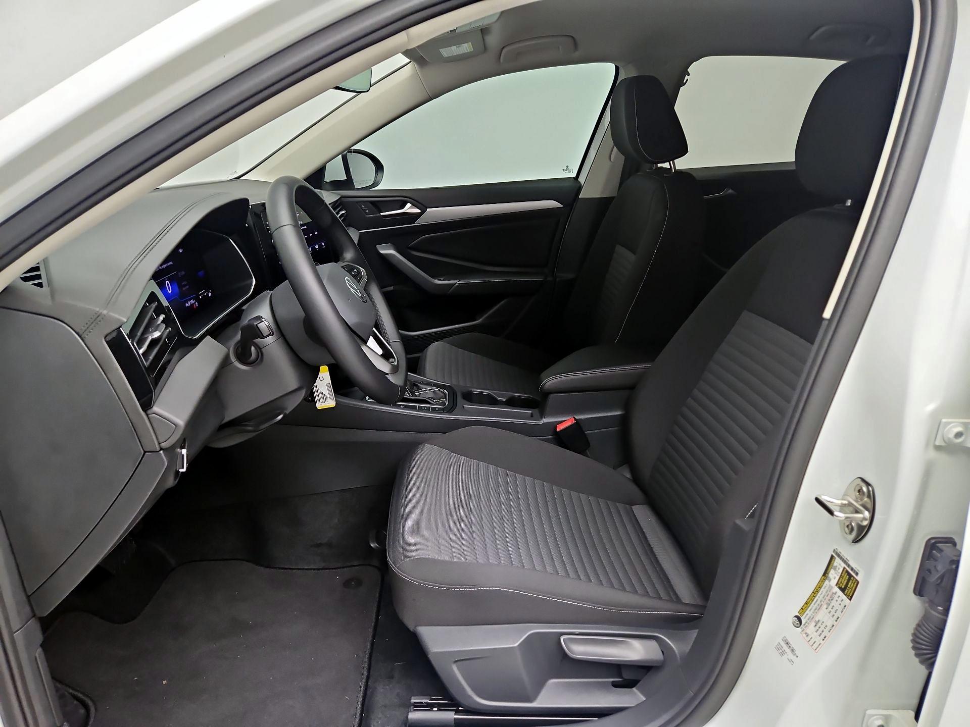 Thumbnail: 2025 Volkswagen Jetta - 11