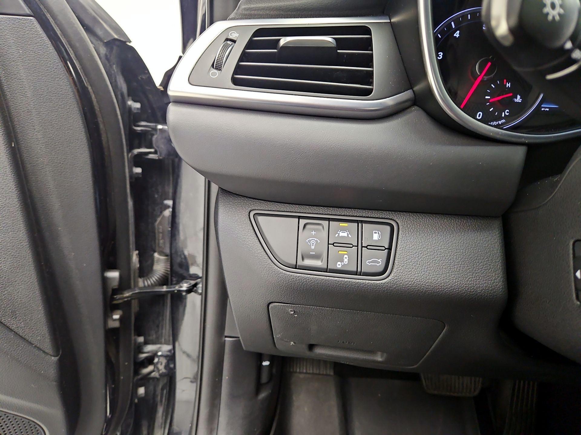 Thumbnail: 2020 Genesis G70 - 13