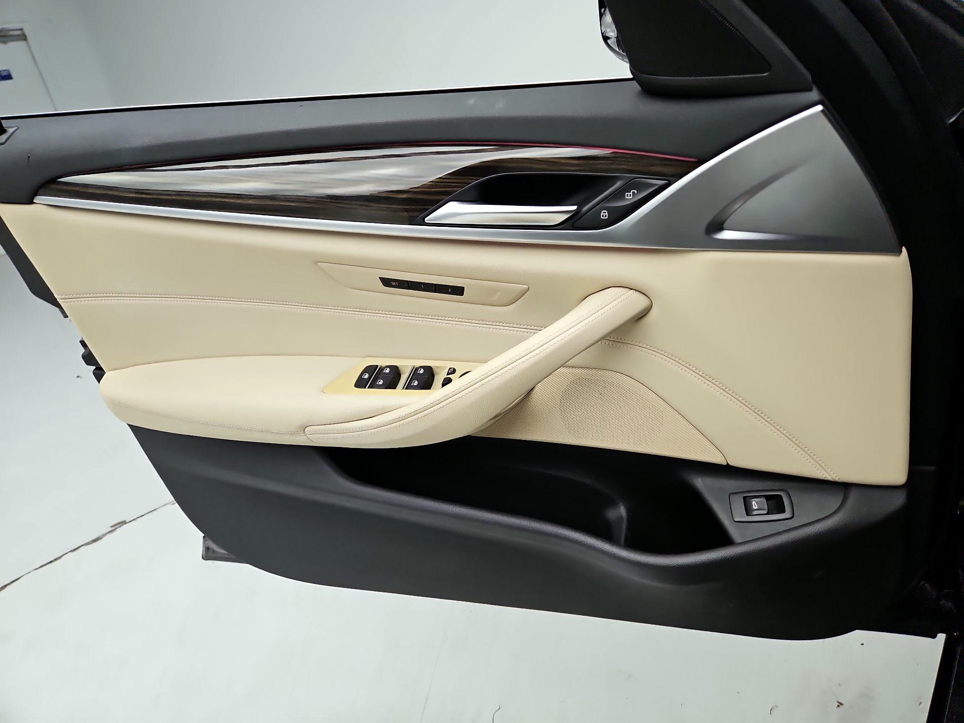Thumbnail: 2020 BMW 5 Series - 12