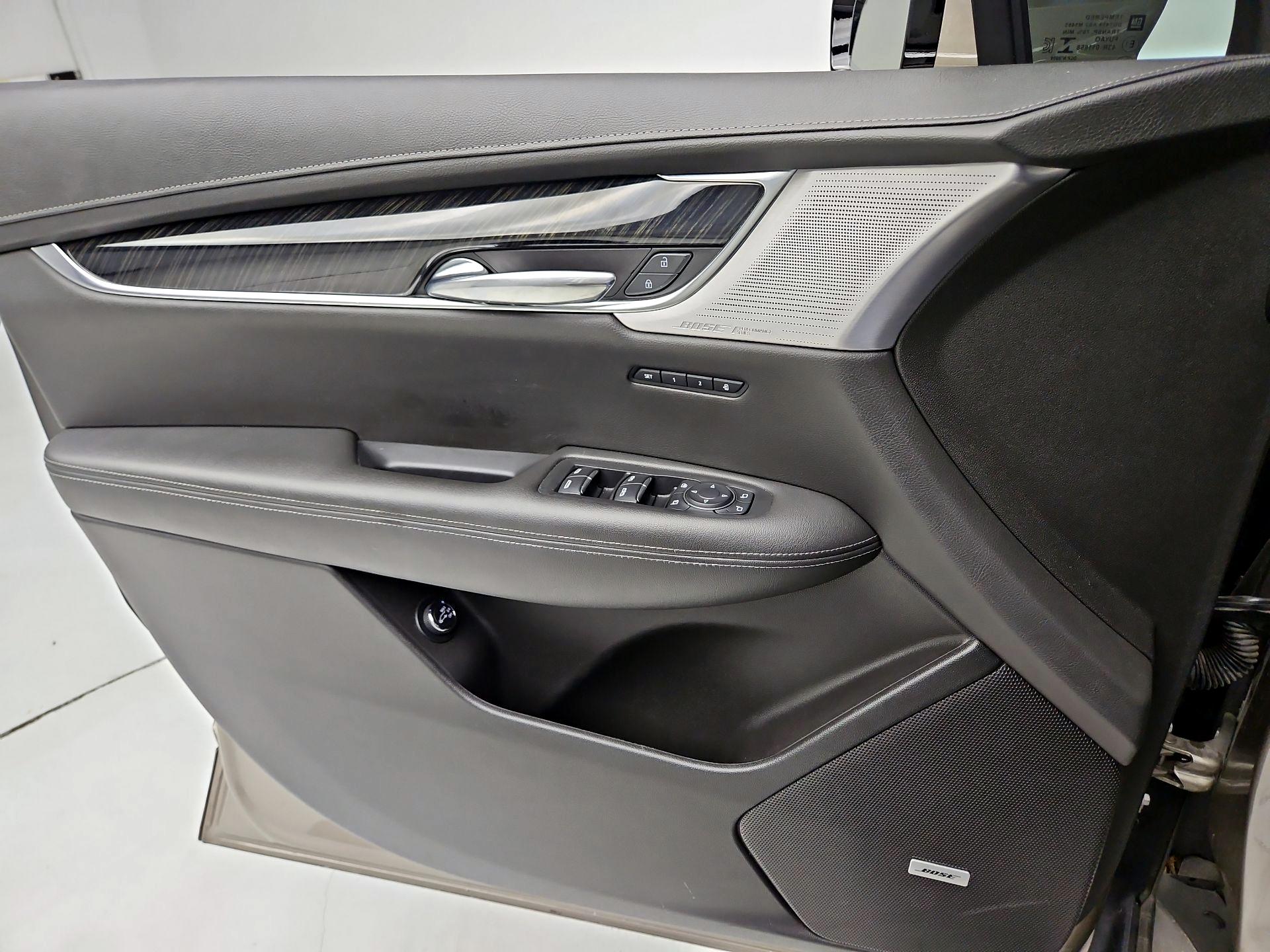 Thumbnail: 2022 Cadillac XT6 - 12