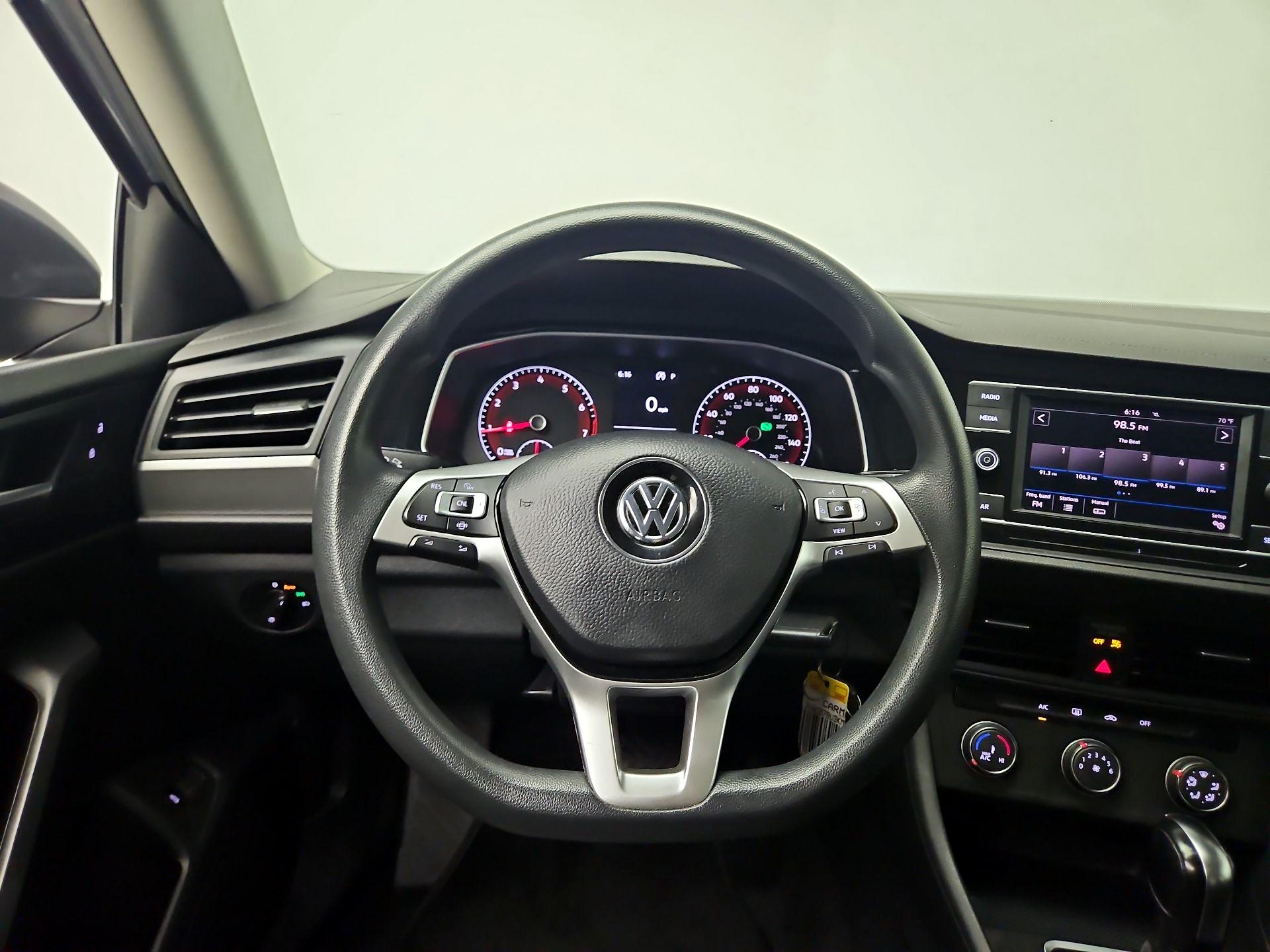 Thumbnail: 2019 Volkswagen Jetta - 10
