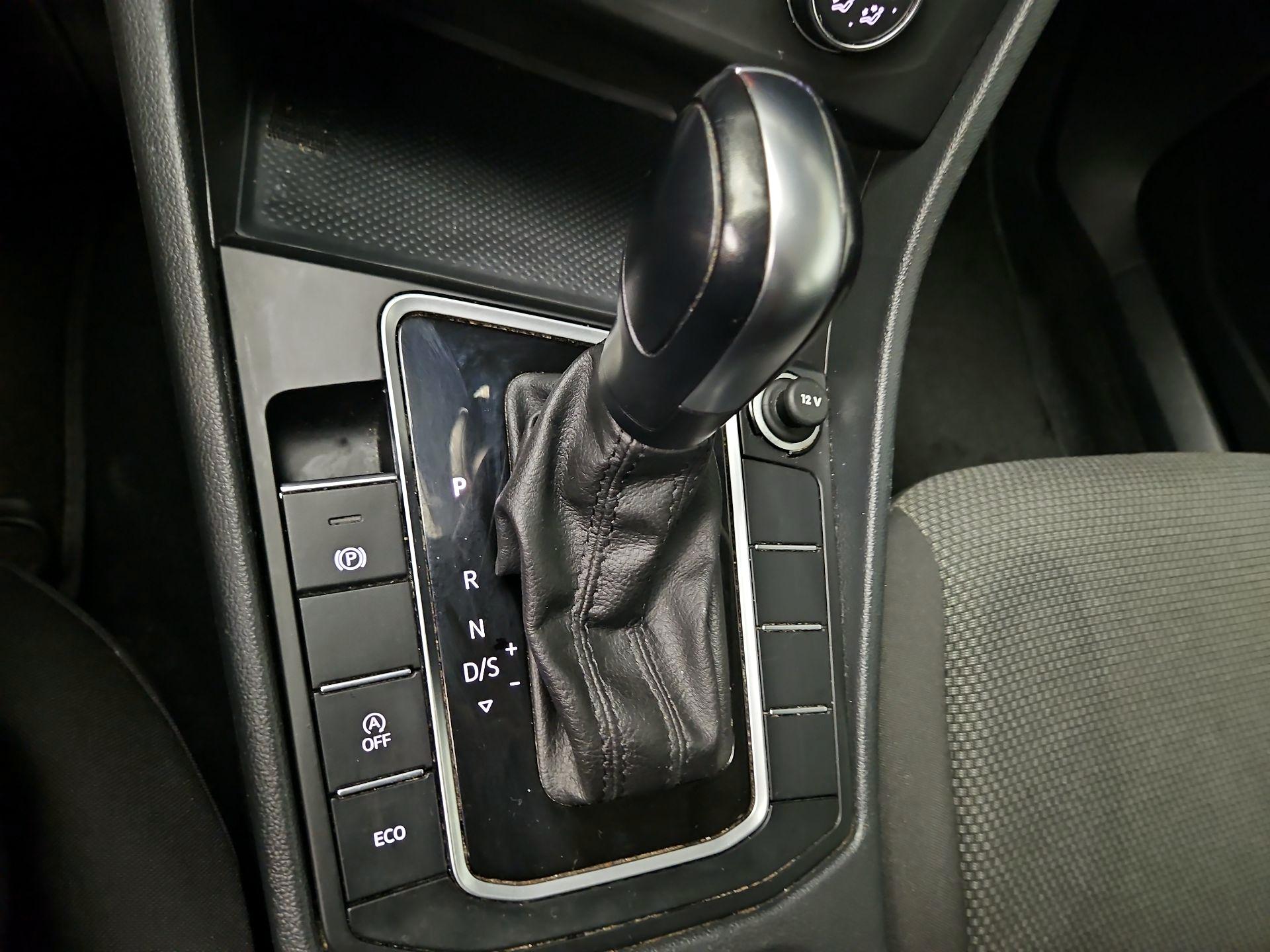 Thumbnail: 2019 Volkswagen Jetta - 17