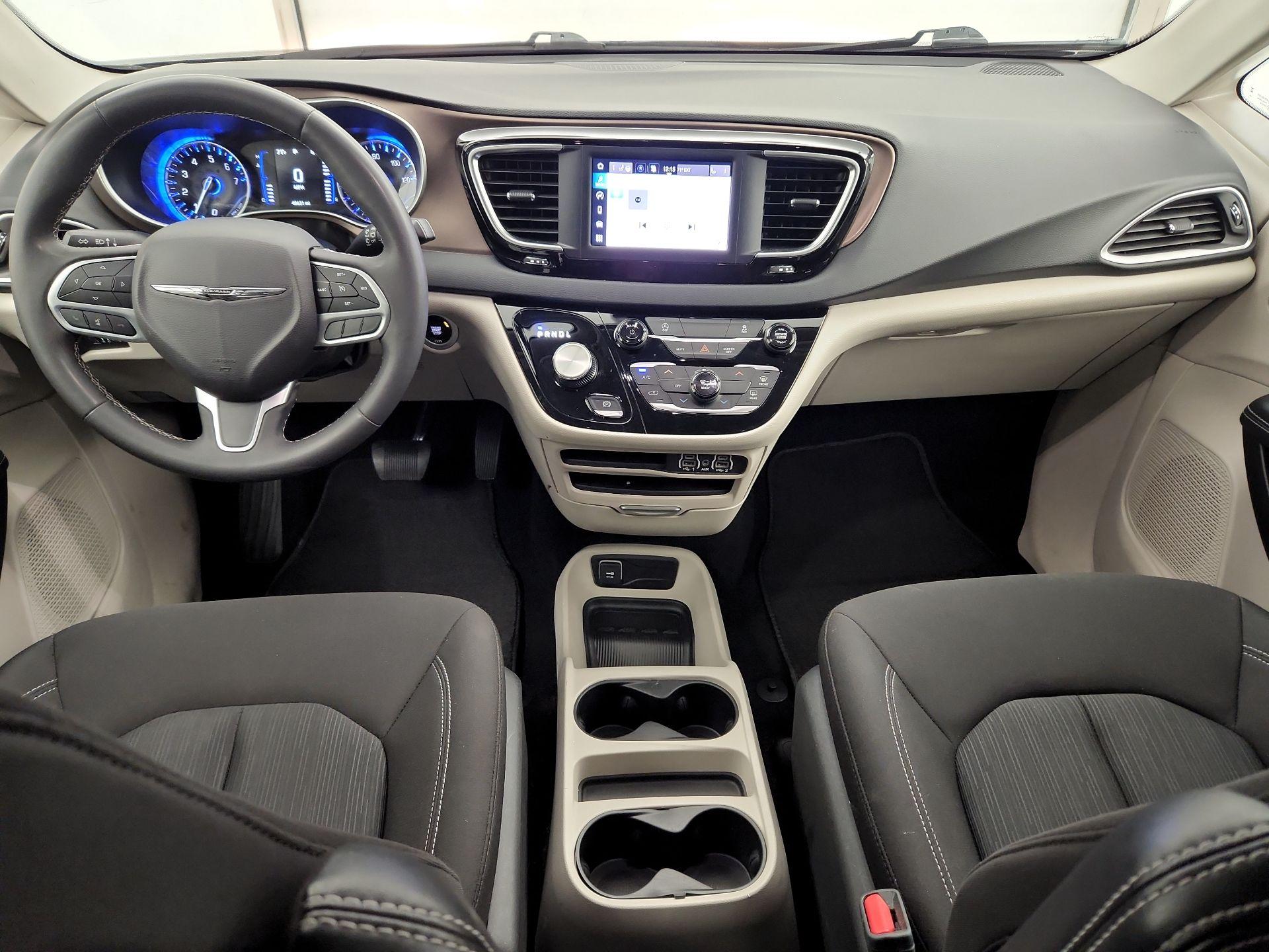Thumbnail: 2023 Chrysler Voyager - 9