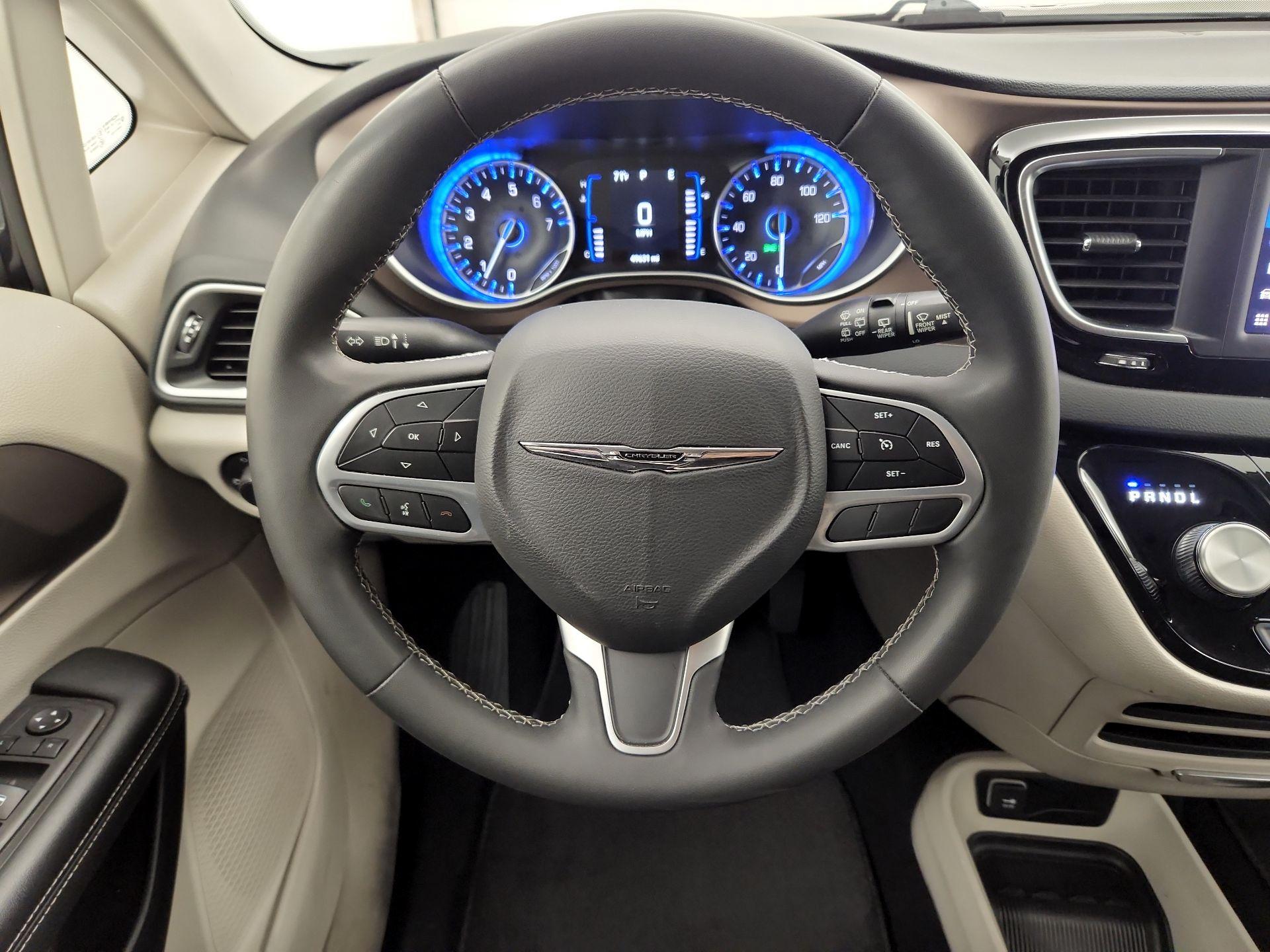 Thumbnail: 2023 Chrysler Voyager - 10
