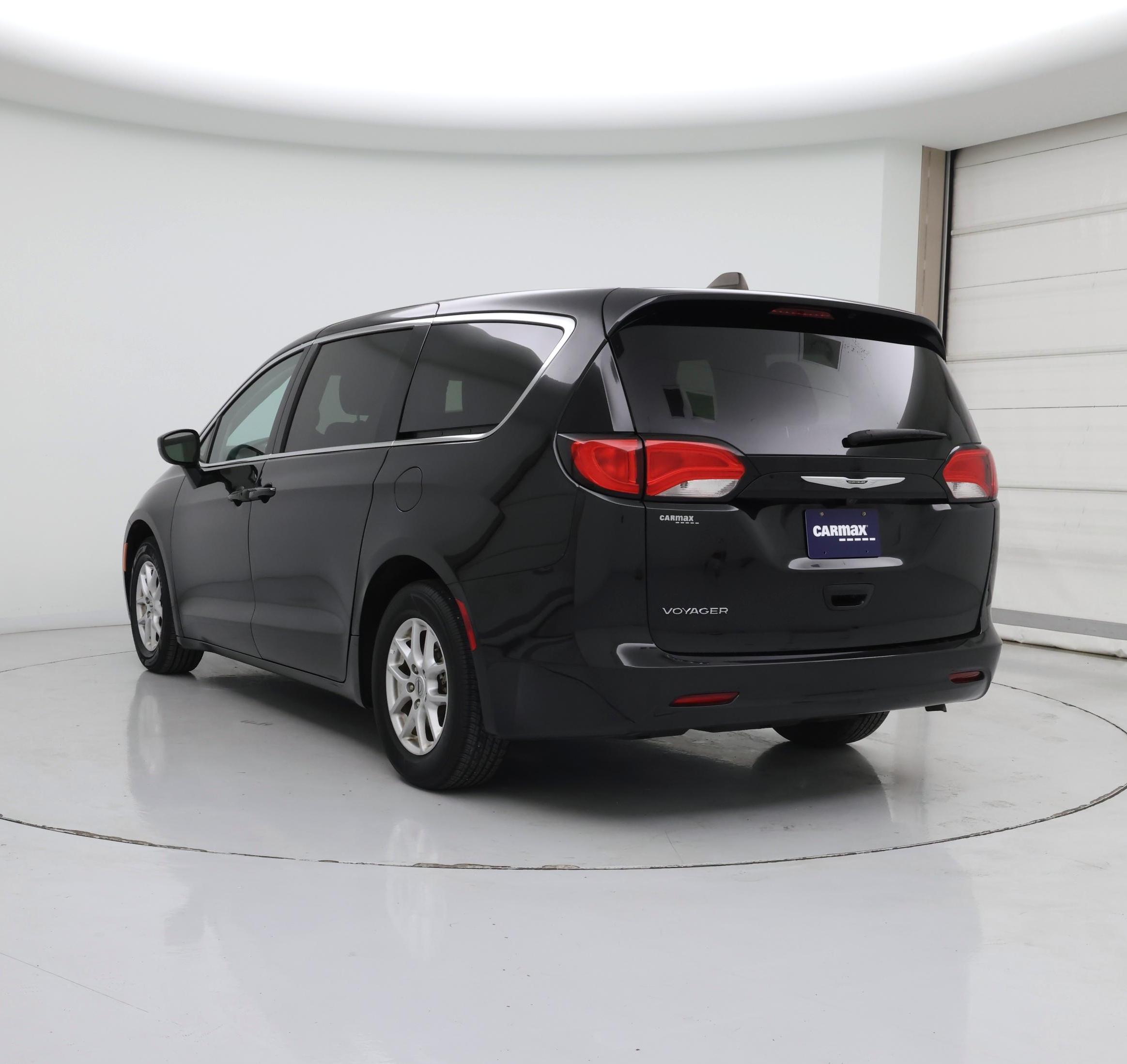Thumbnail: 2023 Chrysler Voyager - 2