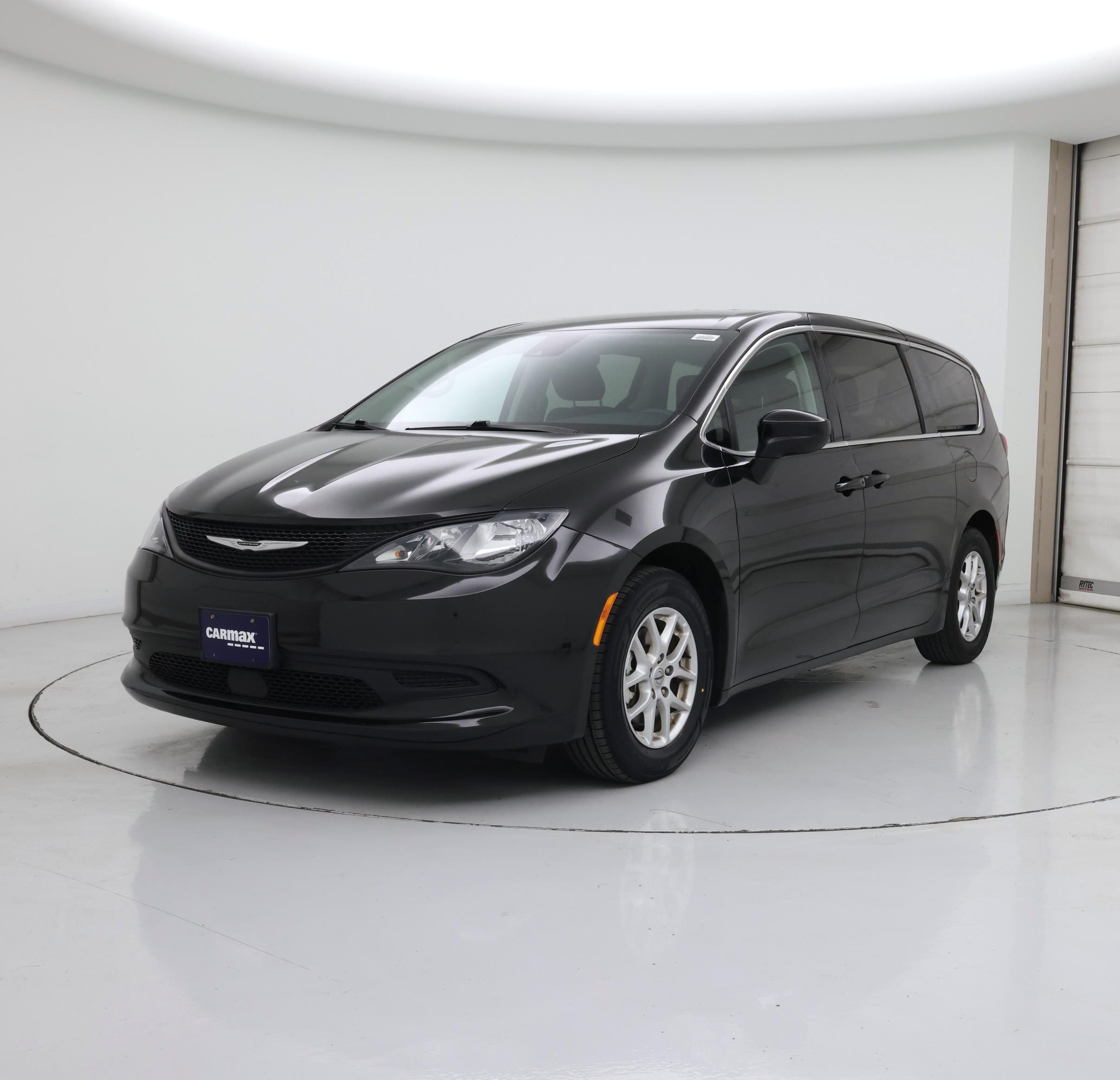 Thumbnail: 2023 Chrysler Voyager - 4