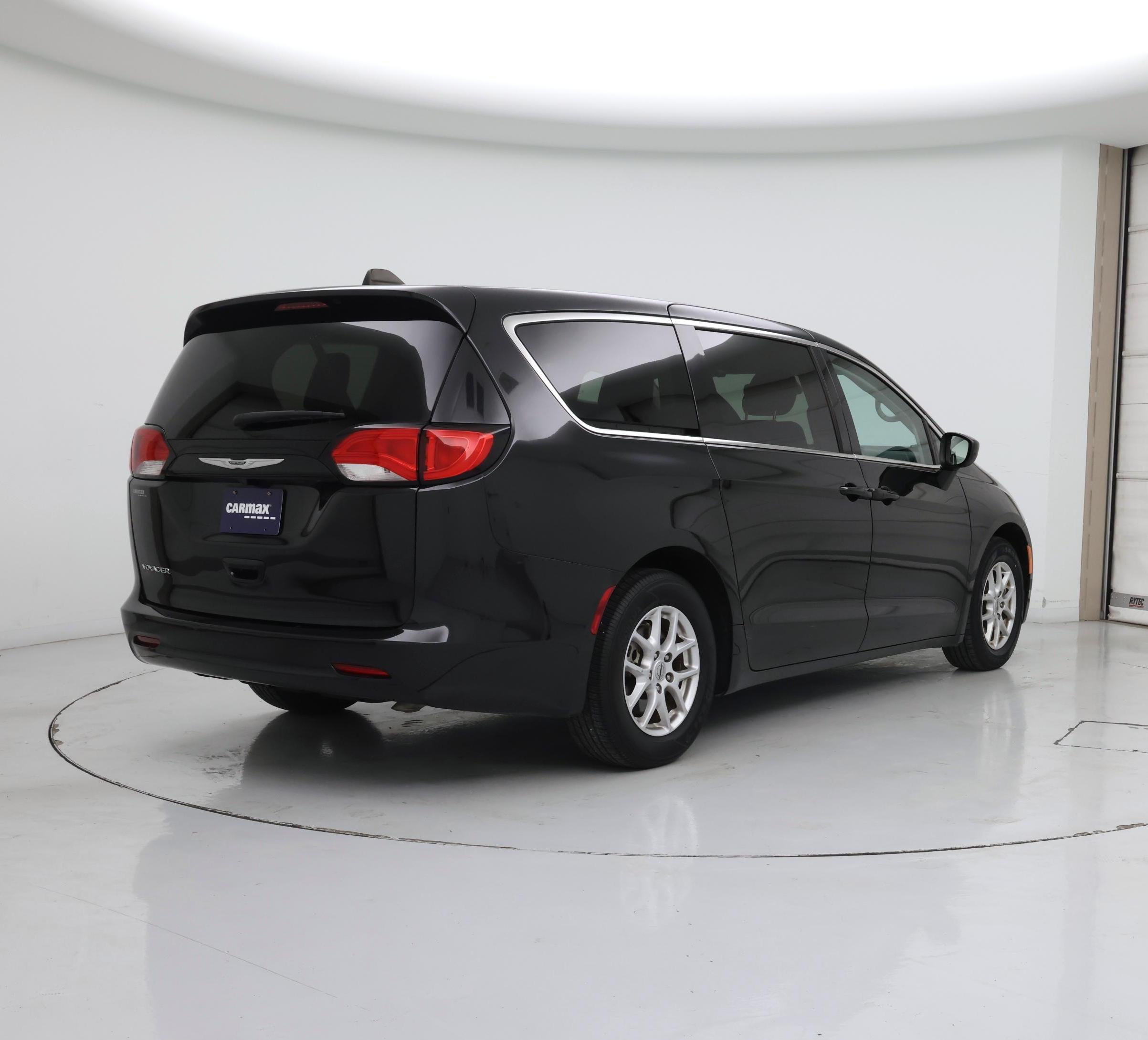 Thumbnail: 2023 Chrysler Voyager - 8
