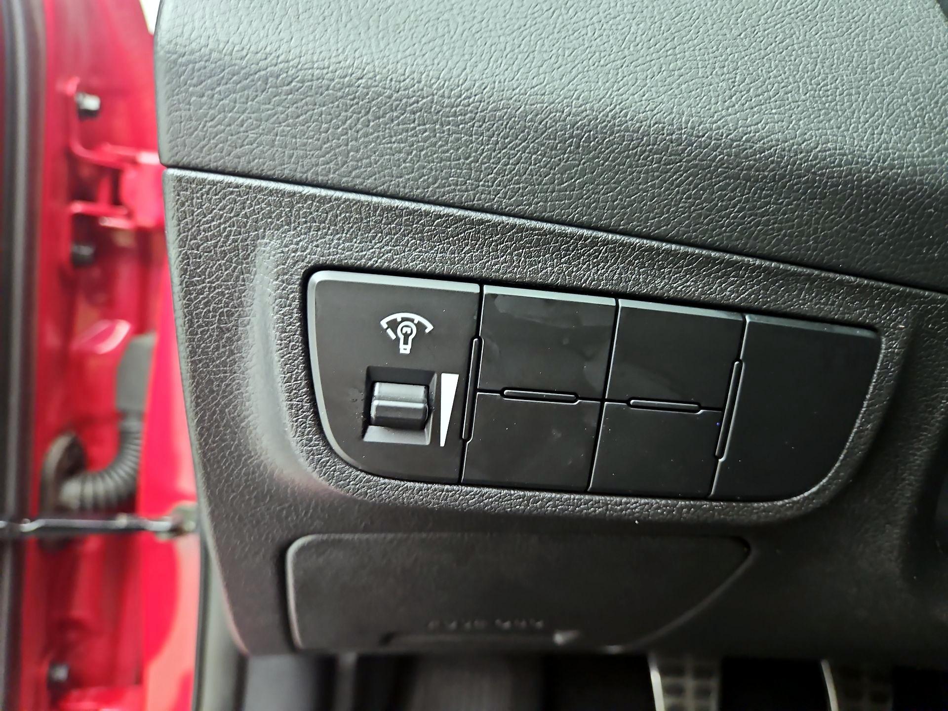 Thumbnail: 2014 Hyundai Veloster - 13