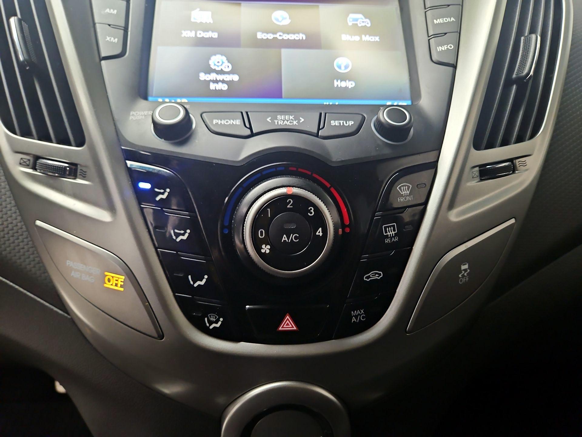 Thumbnail: 2014 Hyundai Veloster - 16