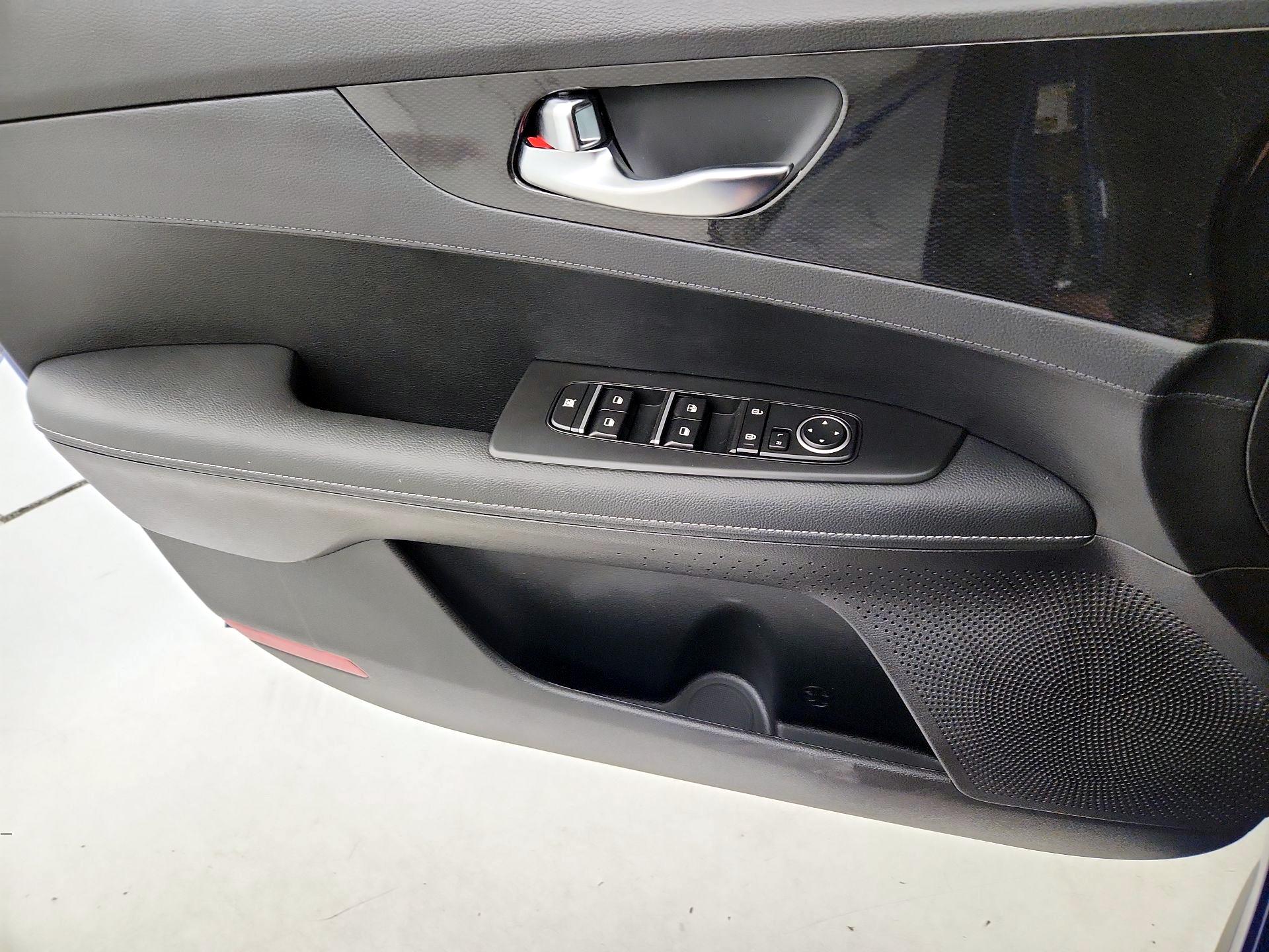 Thumbnail: 2024 Kia Forte - 12