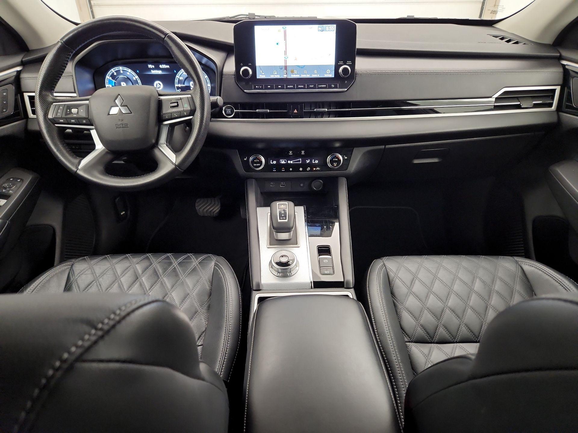 Thumbnail: 2023 Mitsubishi Outlander - 9