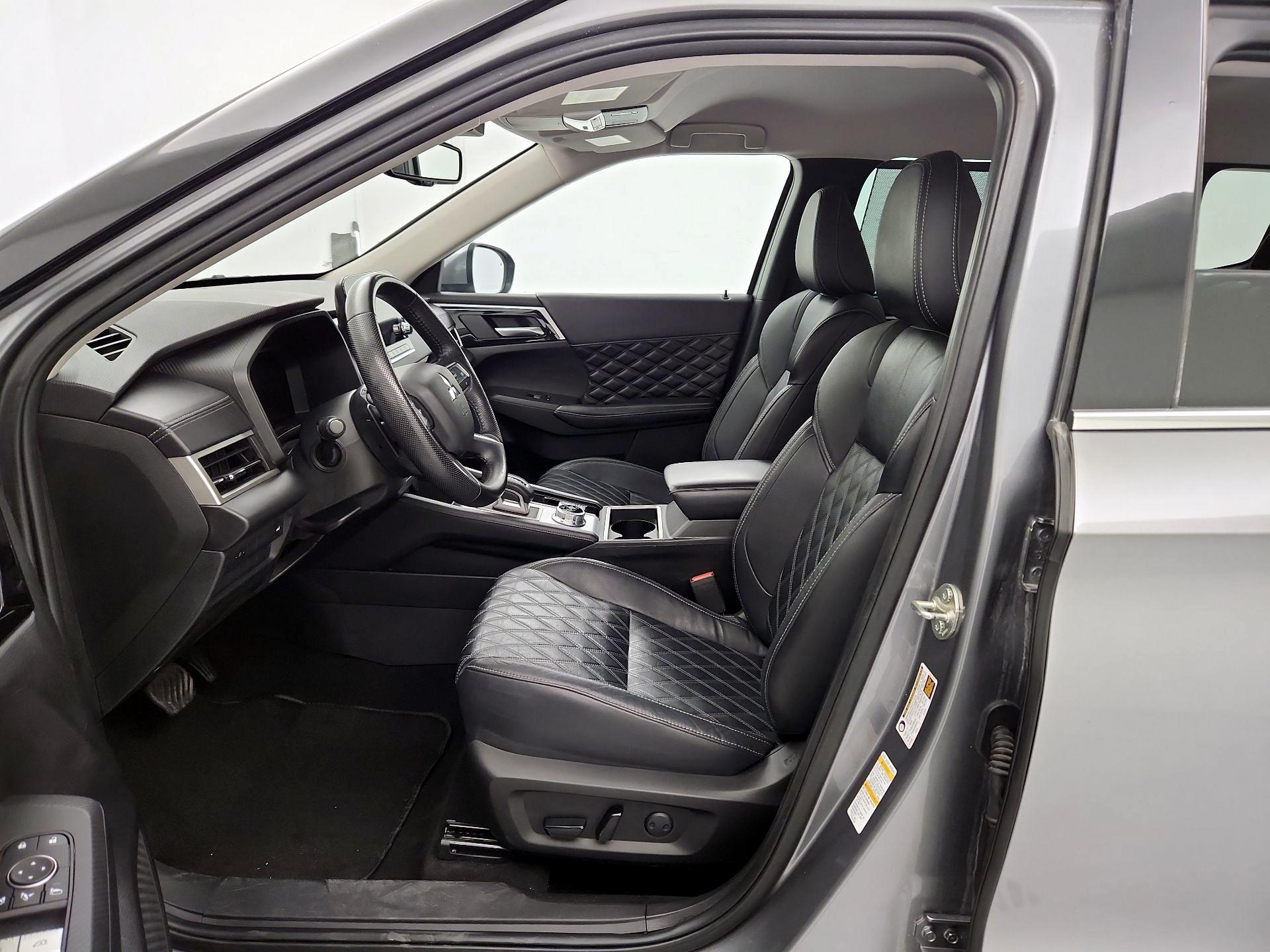 Thumbnail: 2023 Mitsubishi Outlander - 11