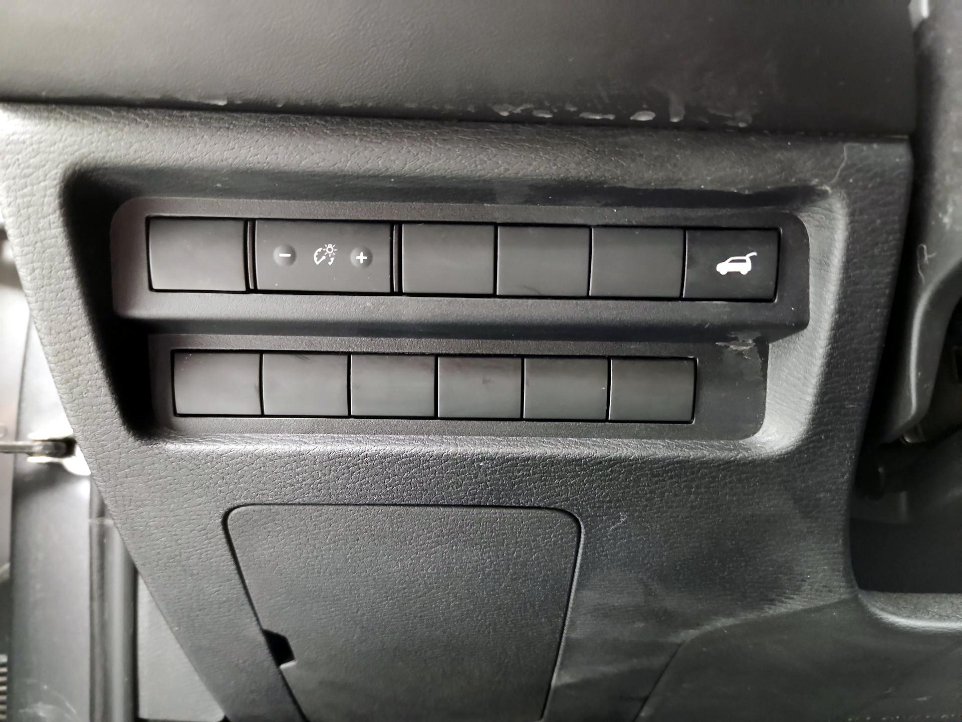 Thumbnail: 2023 Mitsubishi Outlander - 13