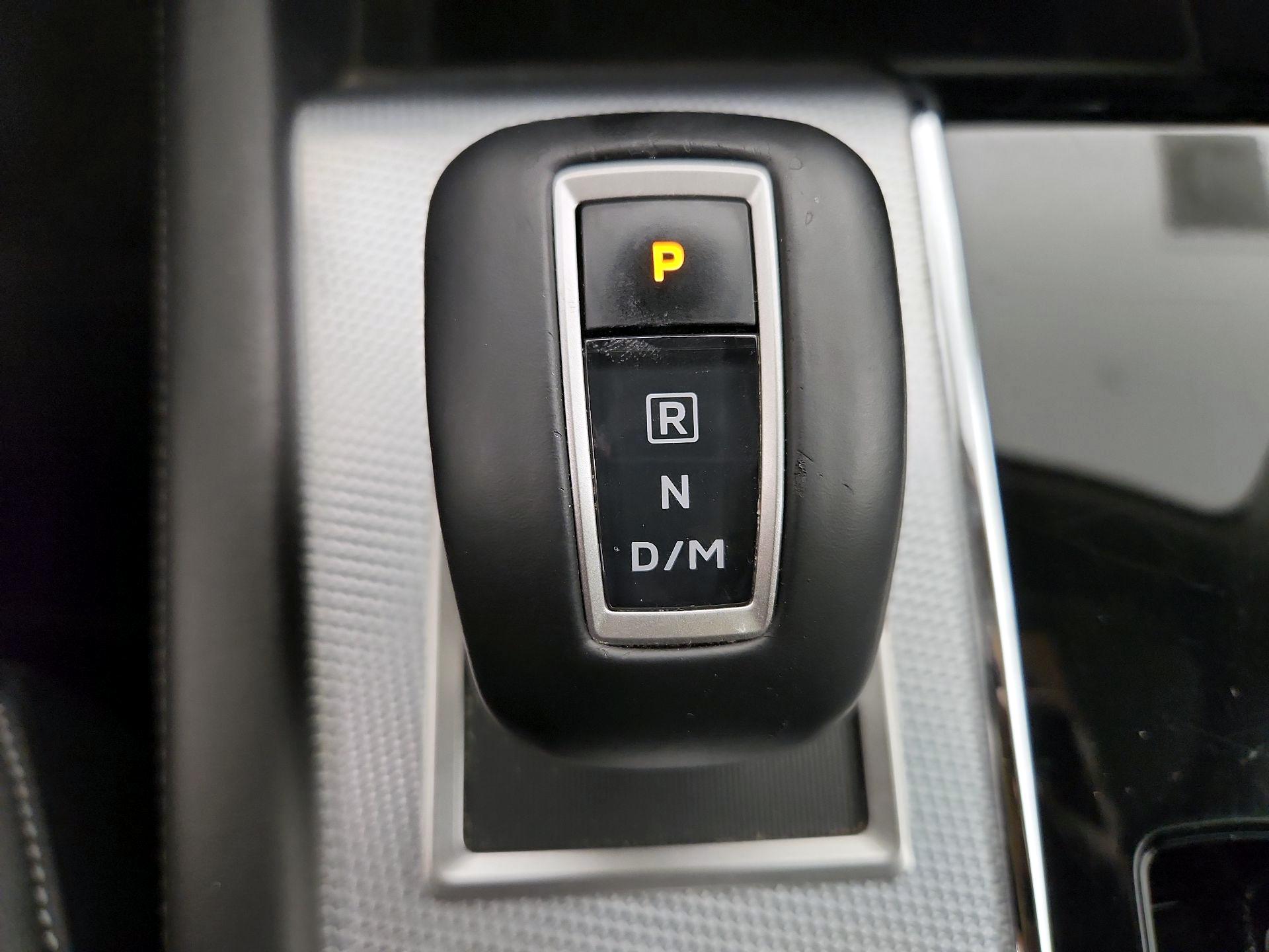 Thumbnail: 2023 Mitsubishi Outlander - 18