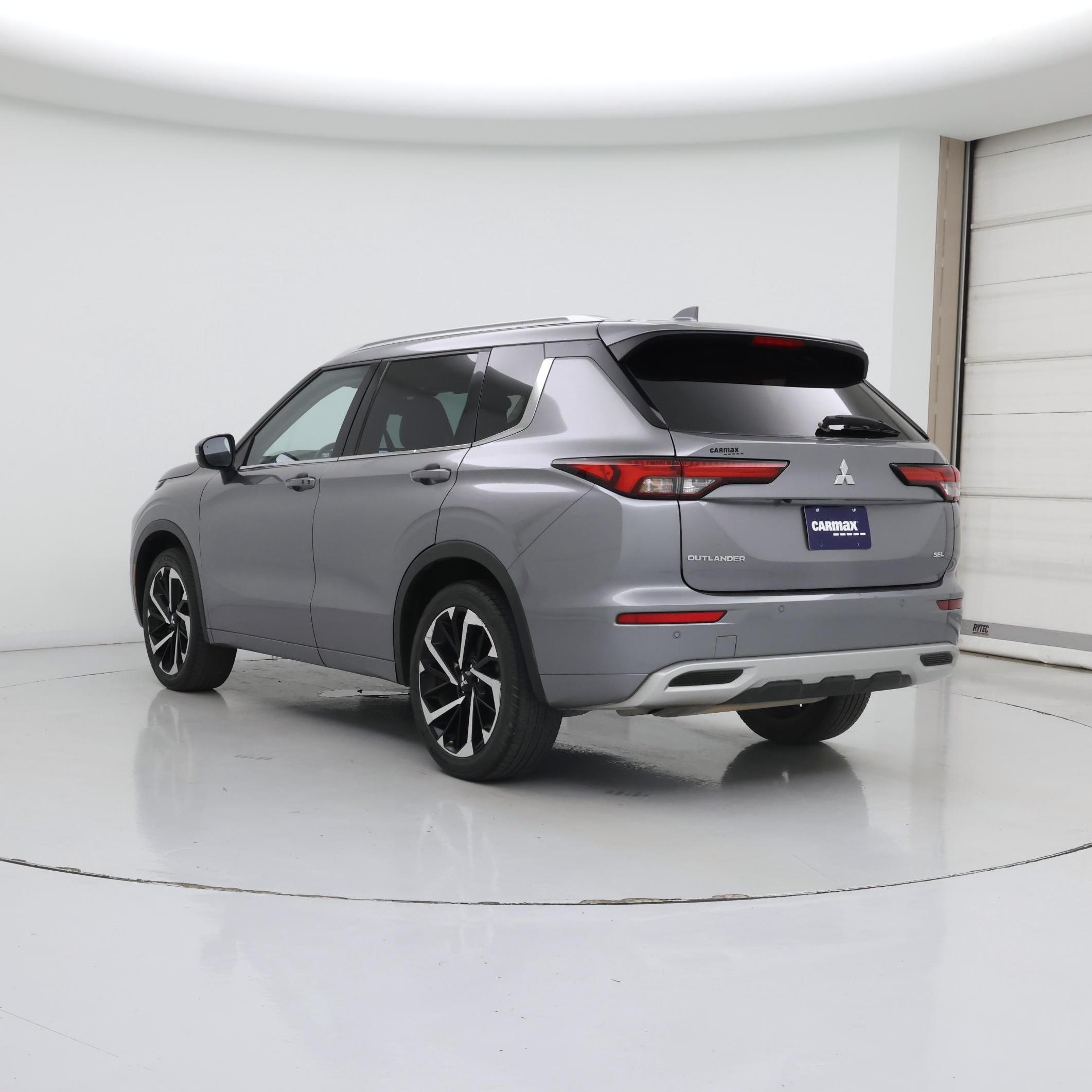 Thumbnail: 2023 Mitsubishi Outlander - 2