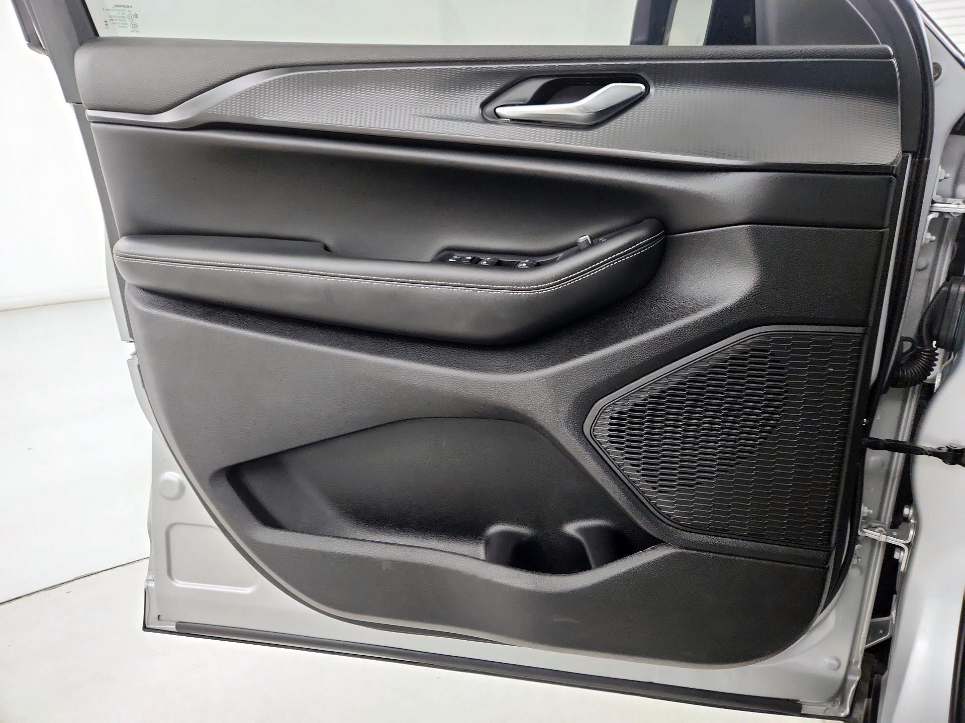 Thumbnail: 2024 Jeep Grand Cherokee - 12