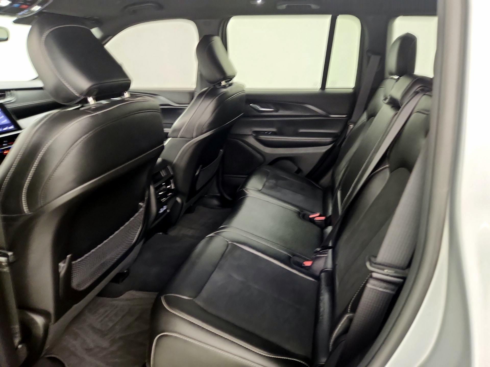 Thumbnail: 2024 Jeep Grand Cherokee - 19