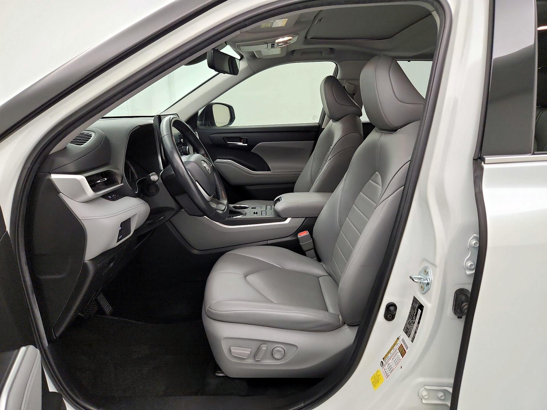 Thumbnail: 2022 Toyota Highlander - 11