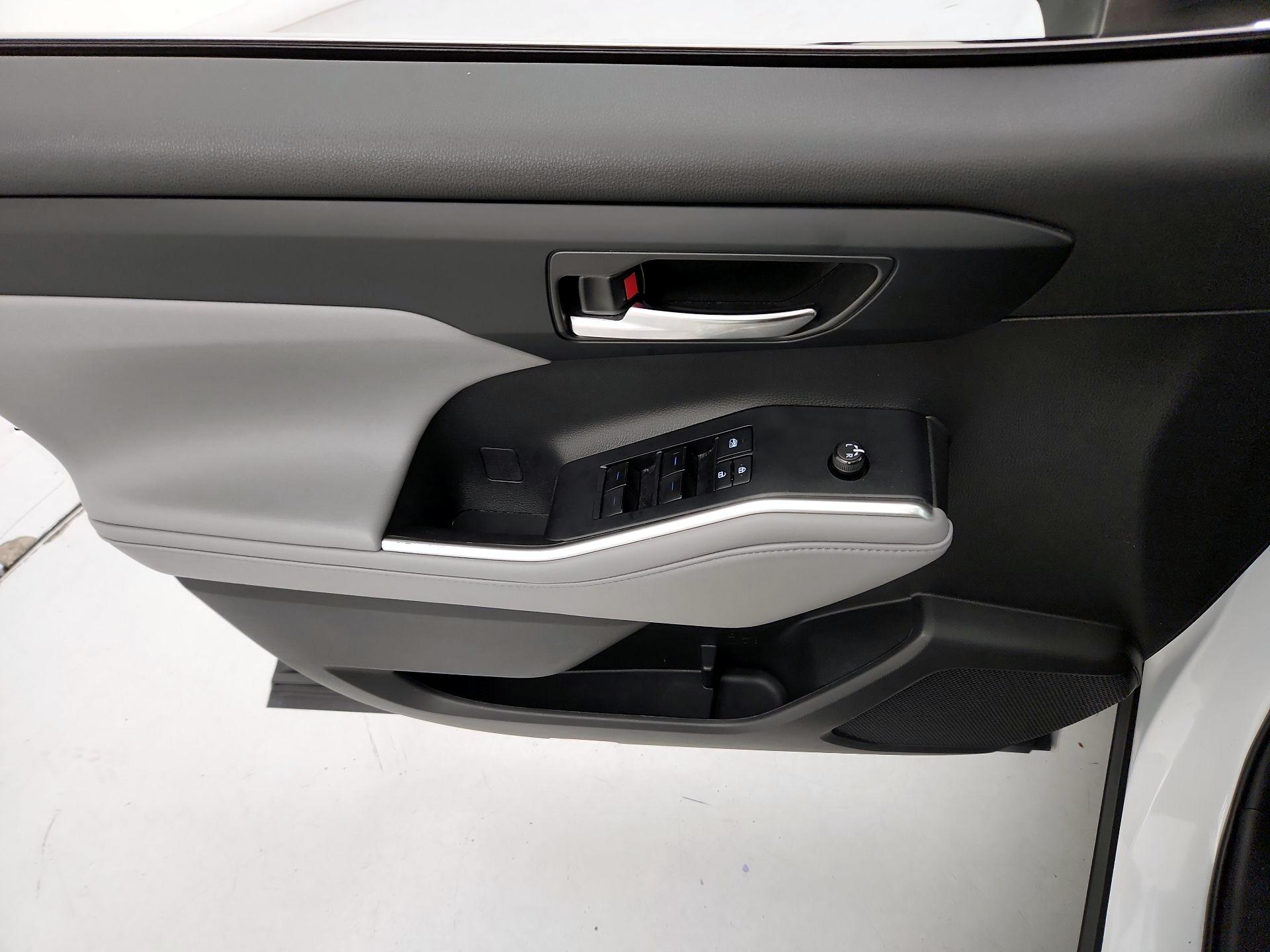 Thumbnail: 2022 Toyota Highlander - 12