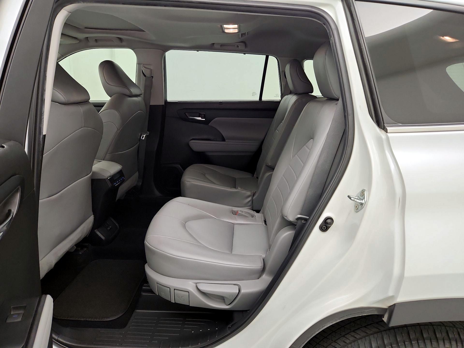 Thumbnail: 2022 Toyota Highlander - 20