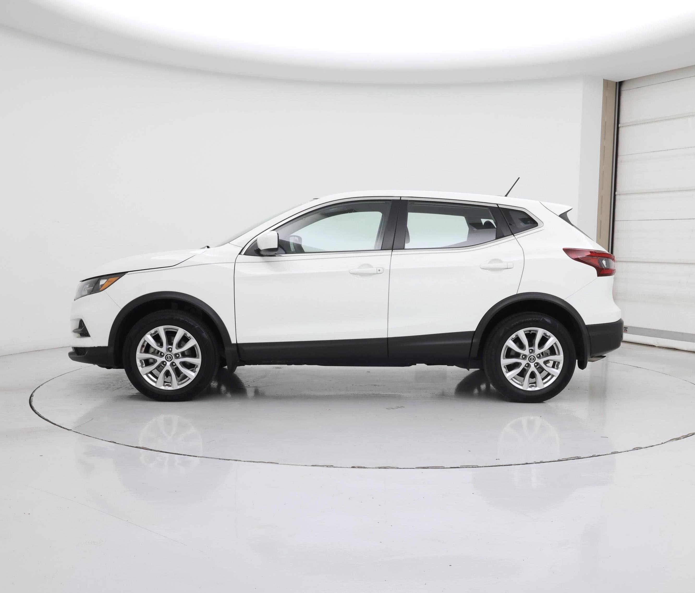 Thumbnail: 2021 Nissan Rogue Sport - 3
