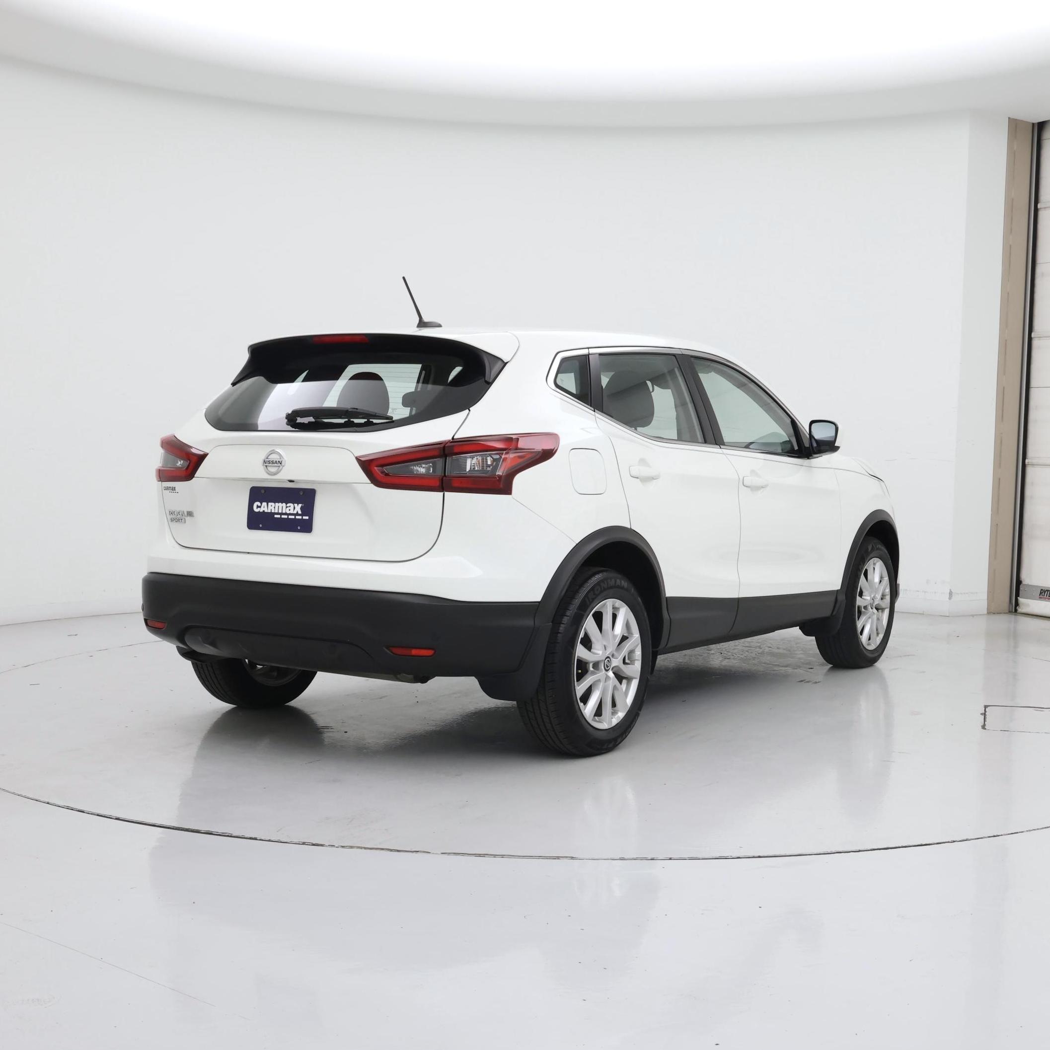 Thumbnail: 2021 Nissan Rogue Sport - 8