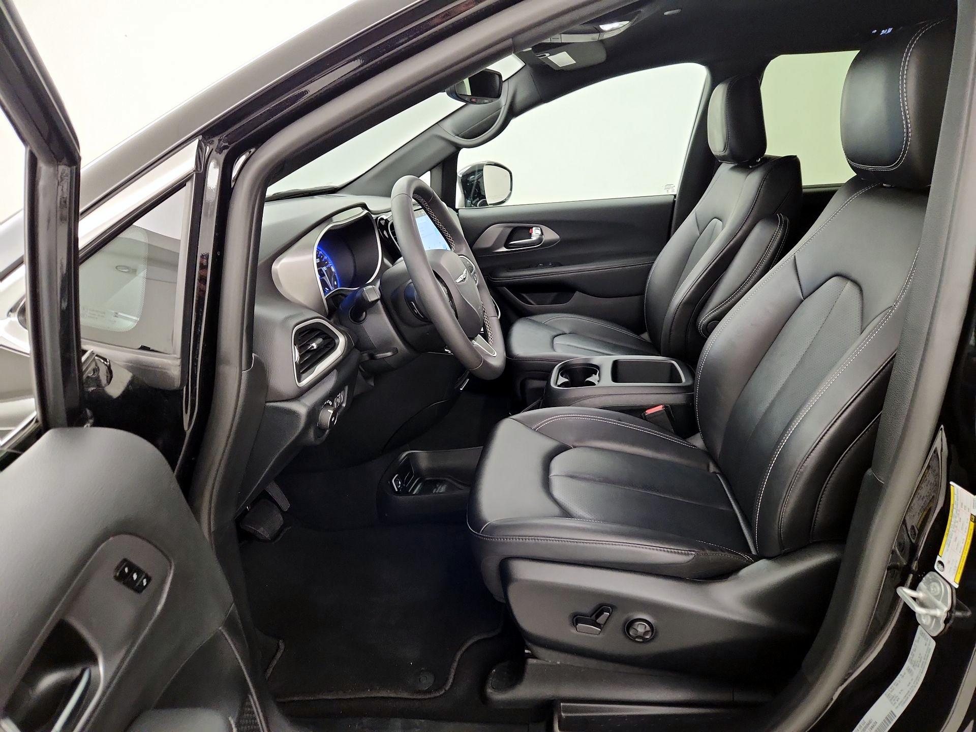 Thumbnail: 2025 Chrysler Pacifica - 11