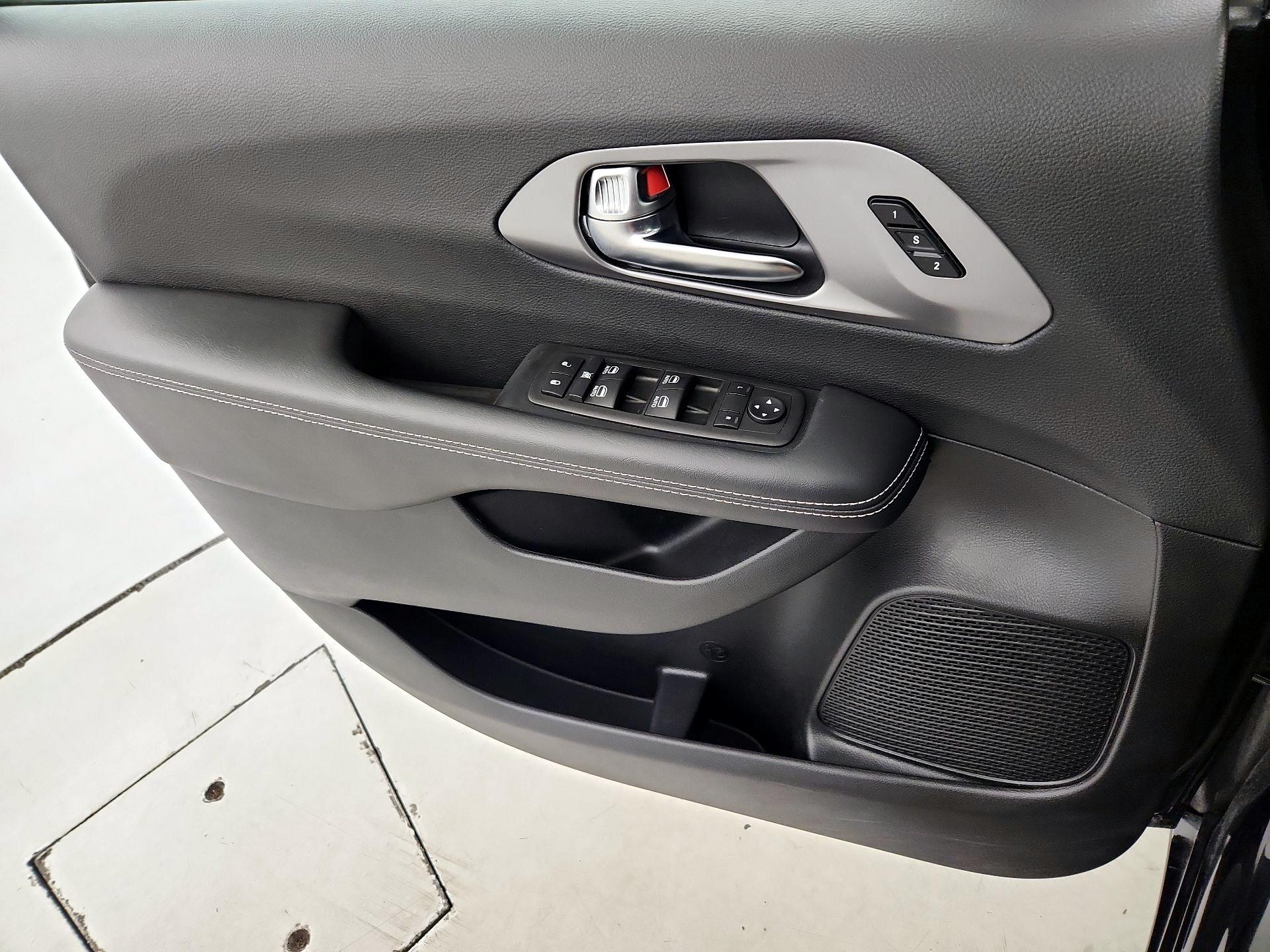 Thumbnail: 2025 Chrysler Pacifica - 12