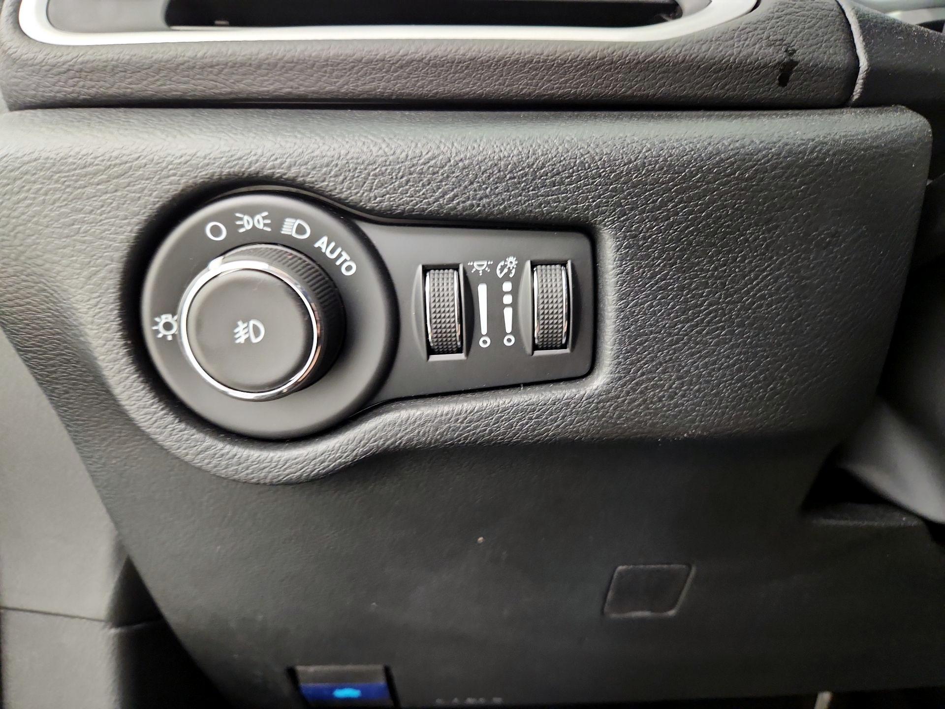 Thumbnail: 2025 Chrysler Pacifica - 13