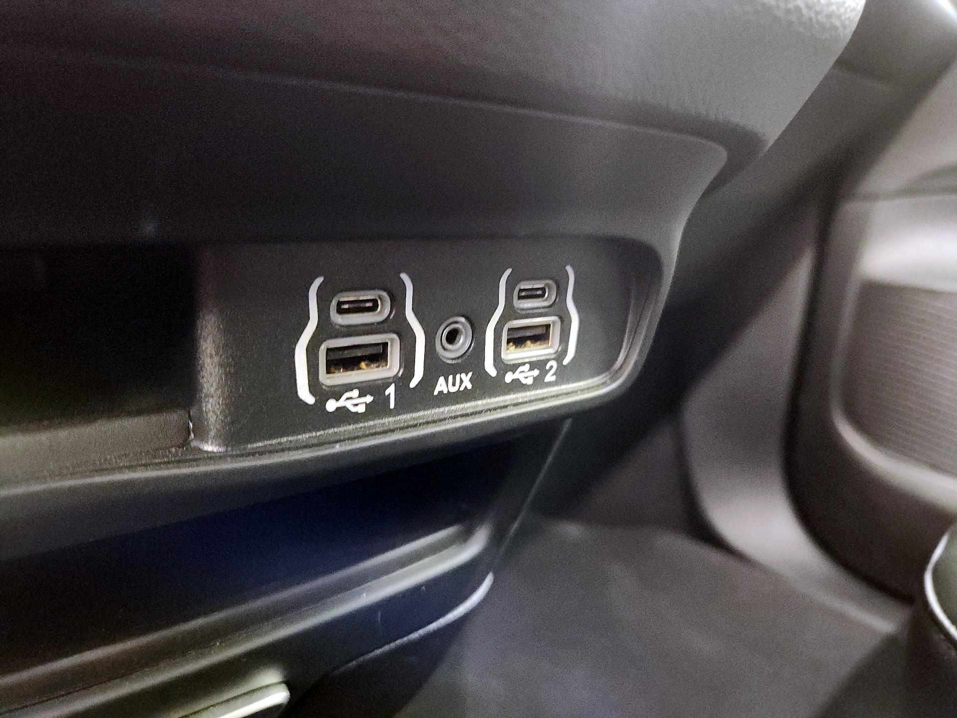 Thumbnail: 2025 Chrysler Pacifica - 18