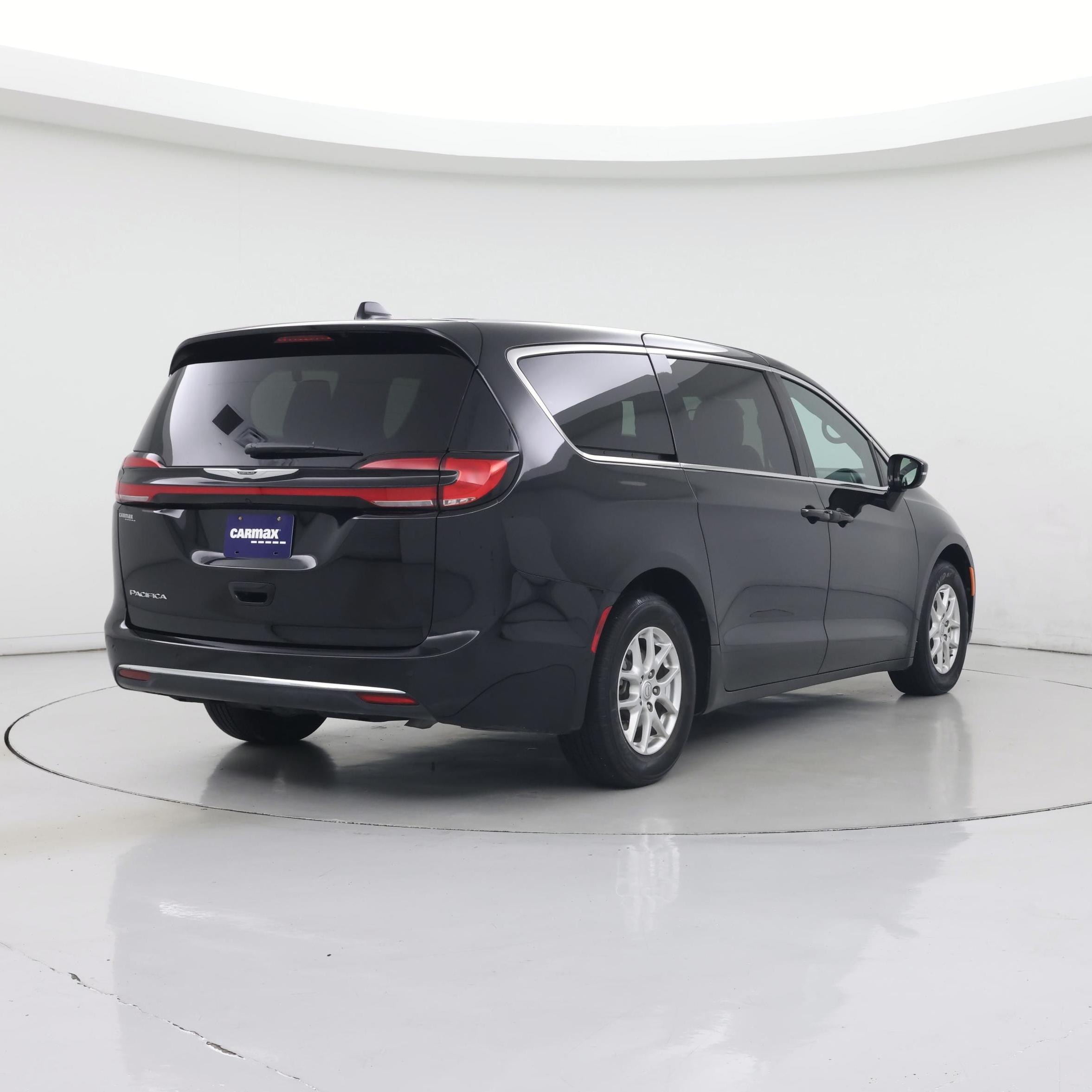 Thumbnail: 2025 Chrysler Pacifica - 8