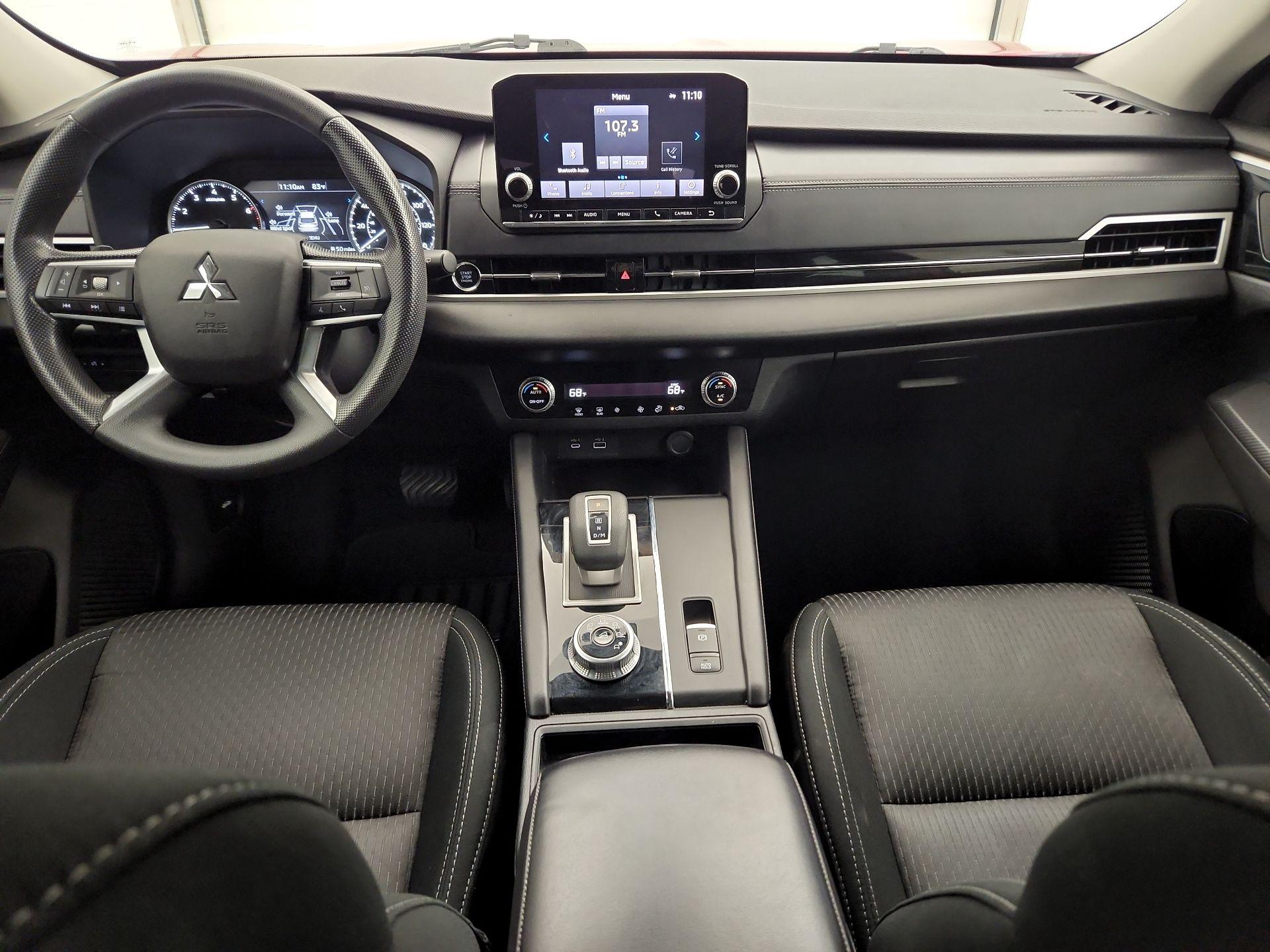 Thumbnail: 2023 Mitsubishi Outlander - 9