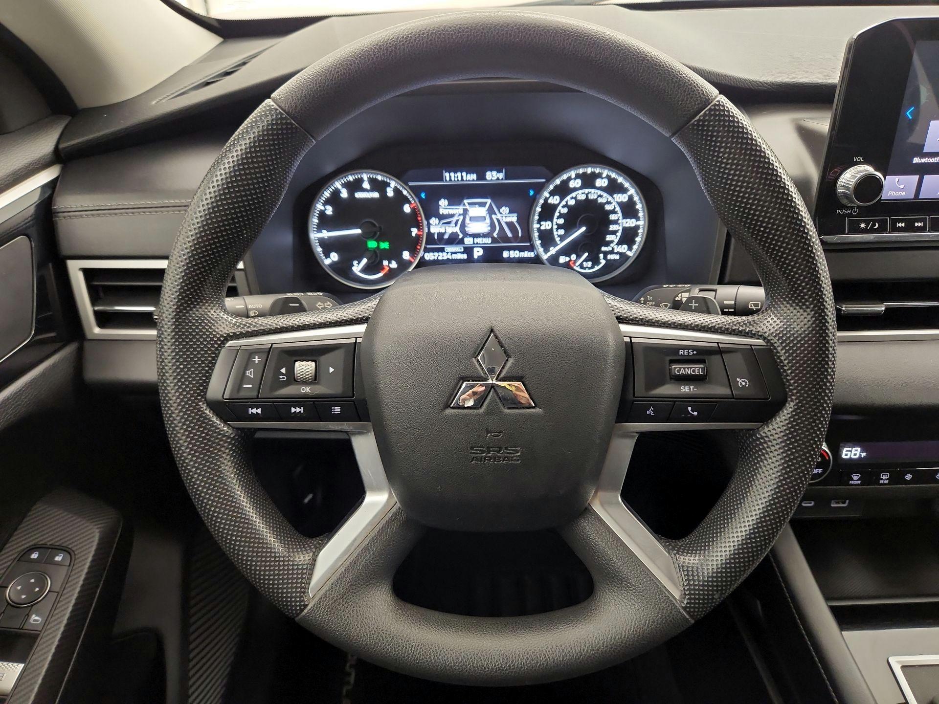 Thumbnail: 2023 Mitsubishi Outlander - 10