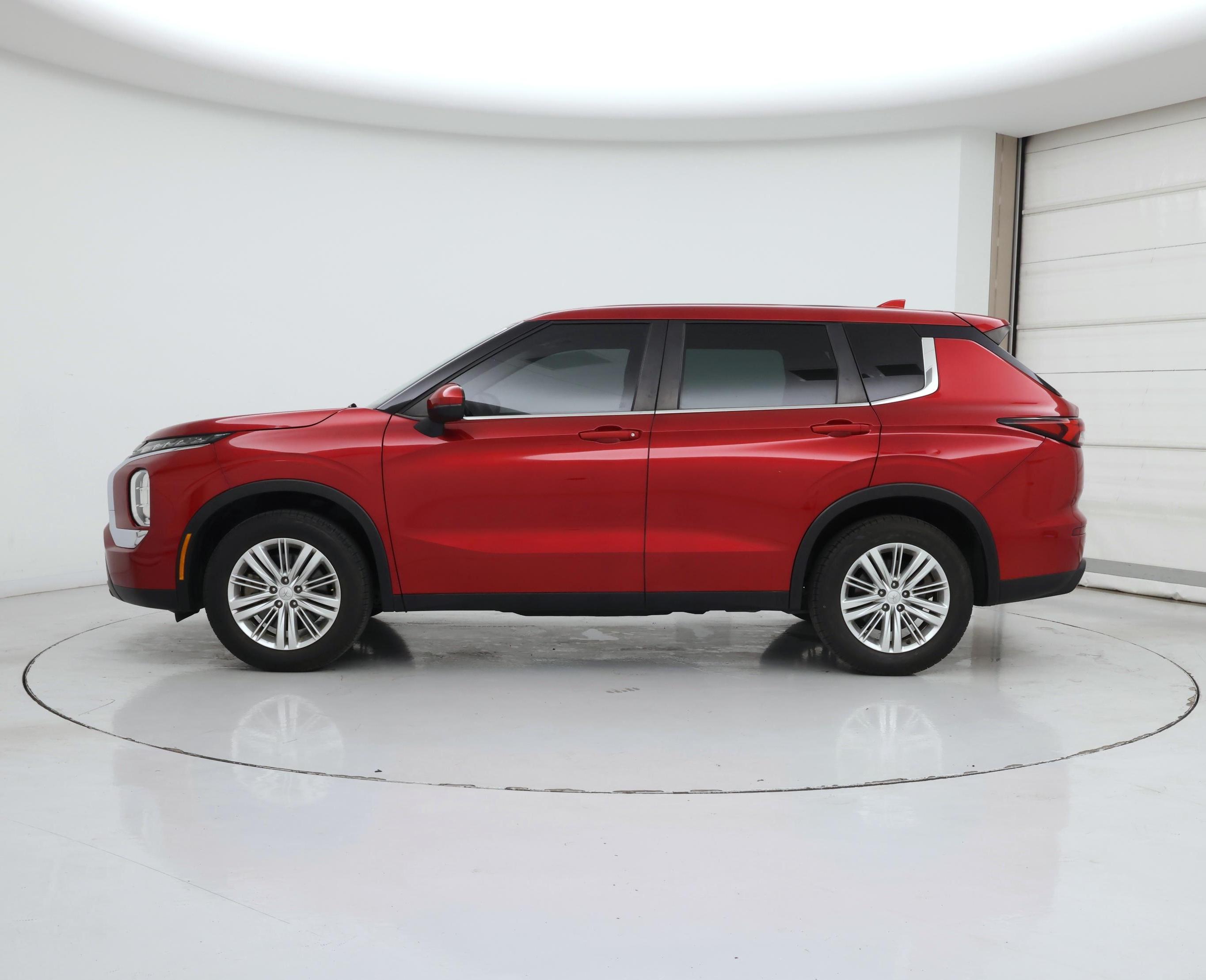 Thumbnail: 2023 Mitsubishi Outlander - 3