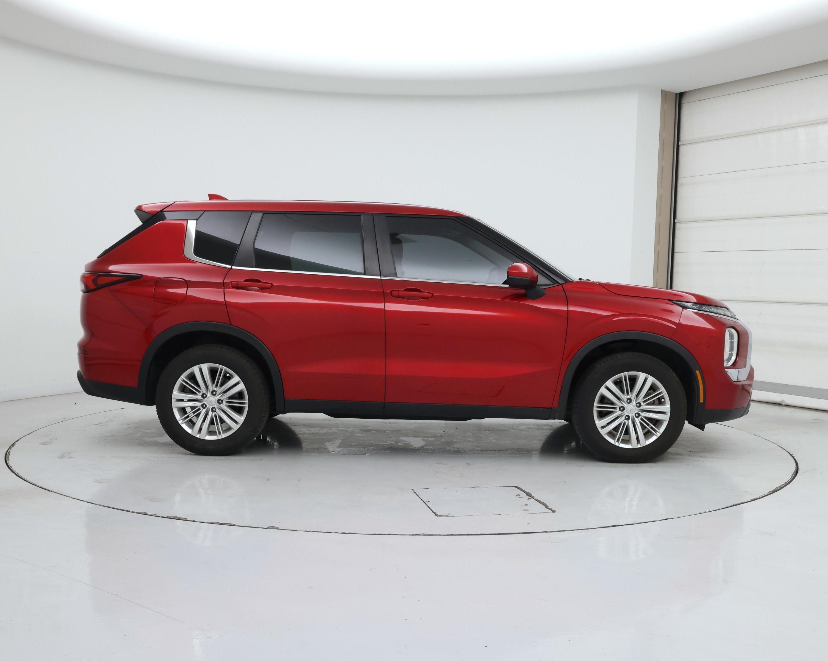 Thumbnail: 2023 Mitsubishi Outlander - 7