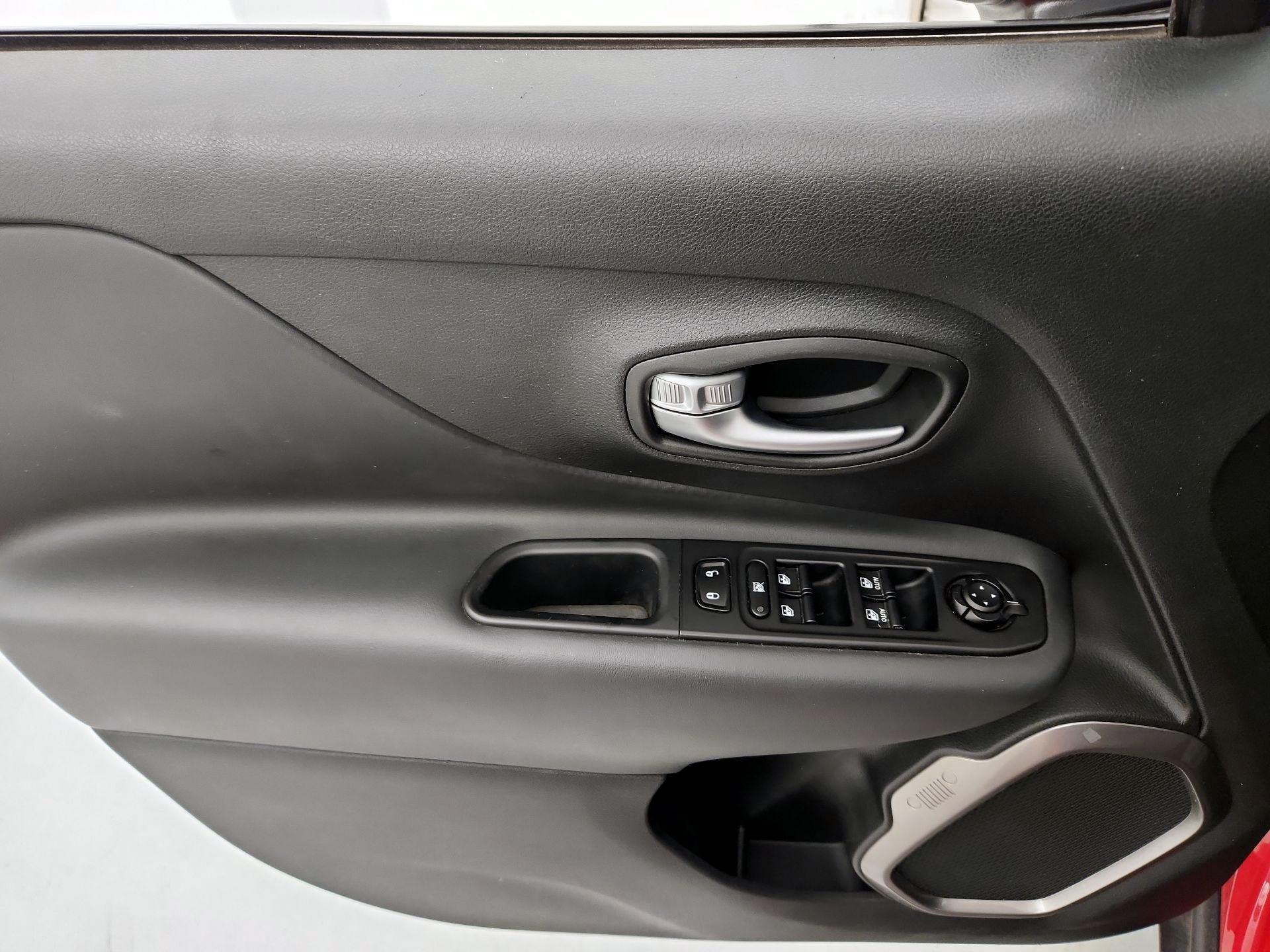 Thumbnail: 2022 Jeep Renegade - 12