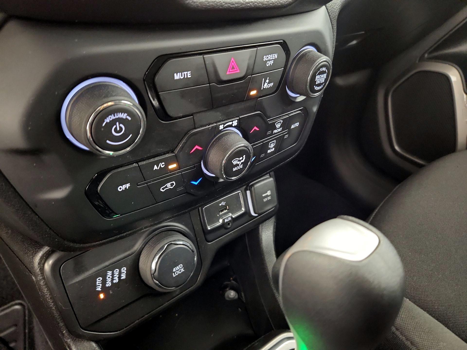 Thumbnail: 2022 Jeep Renegade - 16