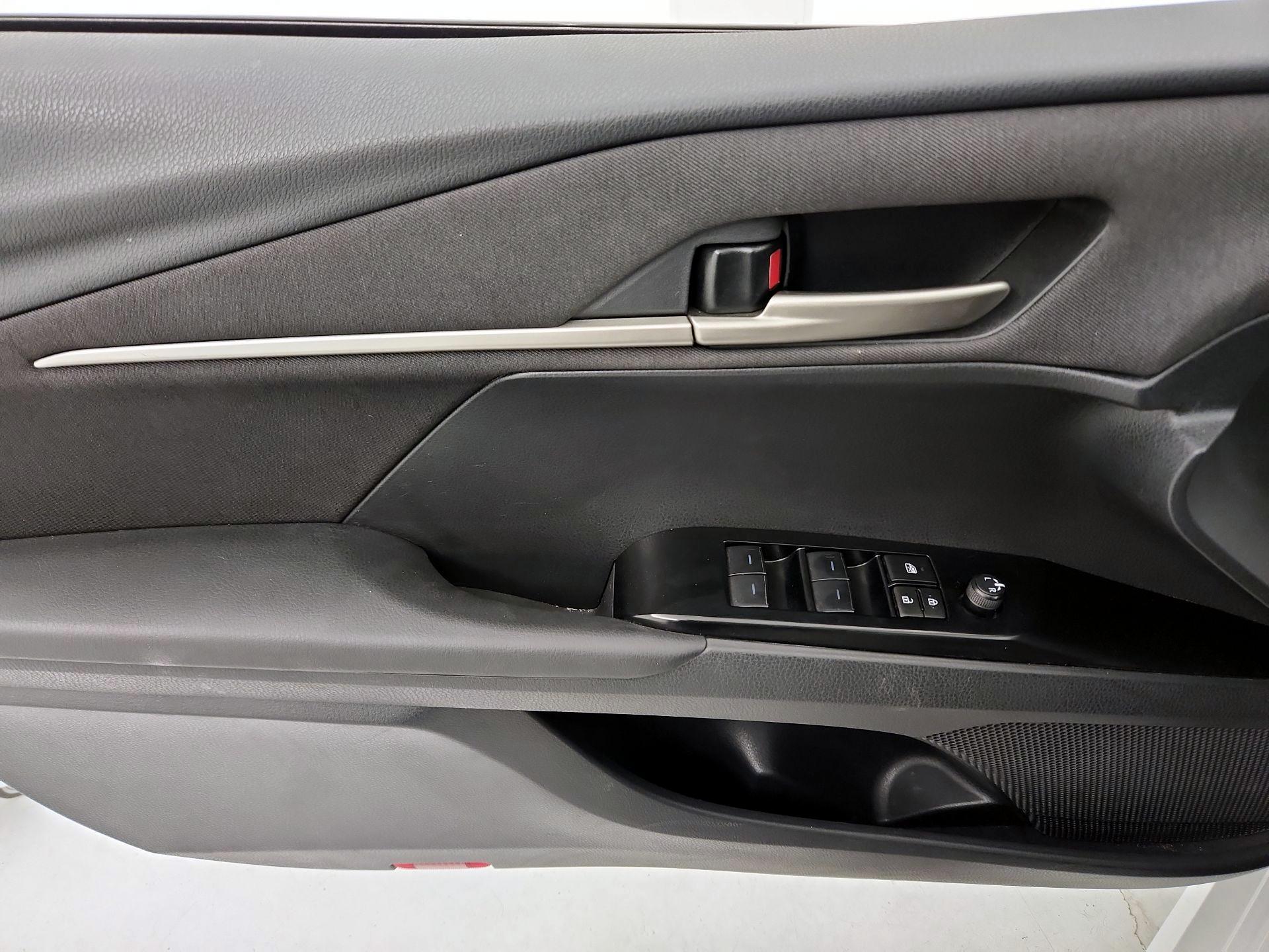 Thumbnail: 2025 Toyota Camry - 12